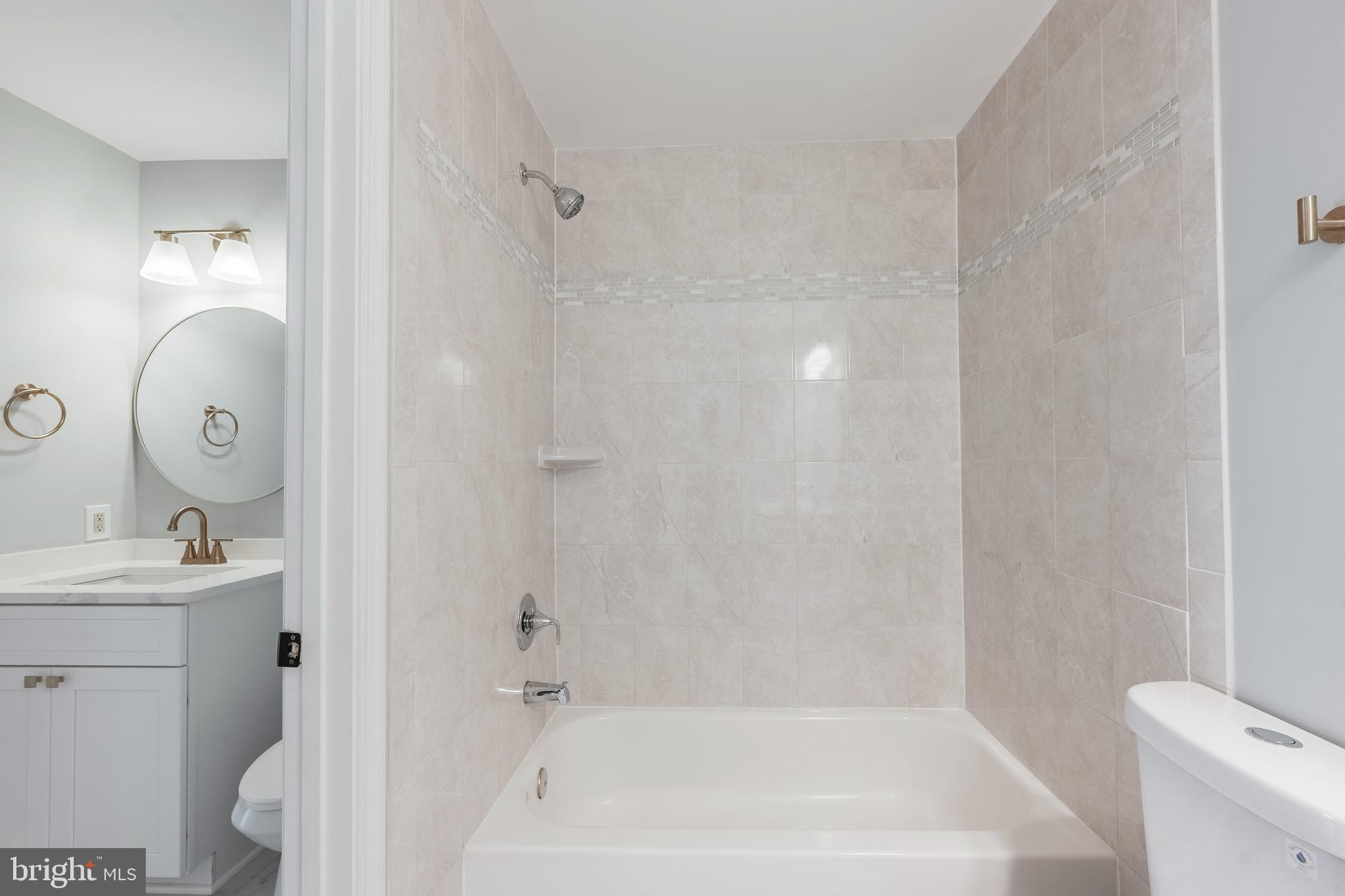 LONDON TOWN WEST - Residential