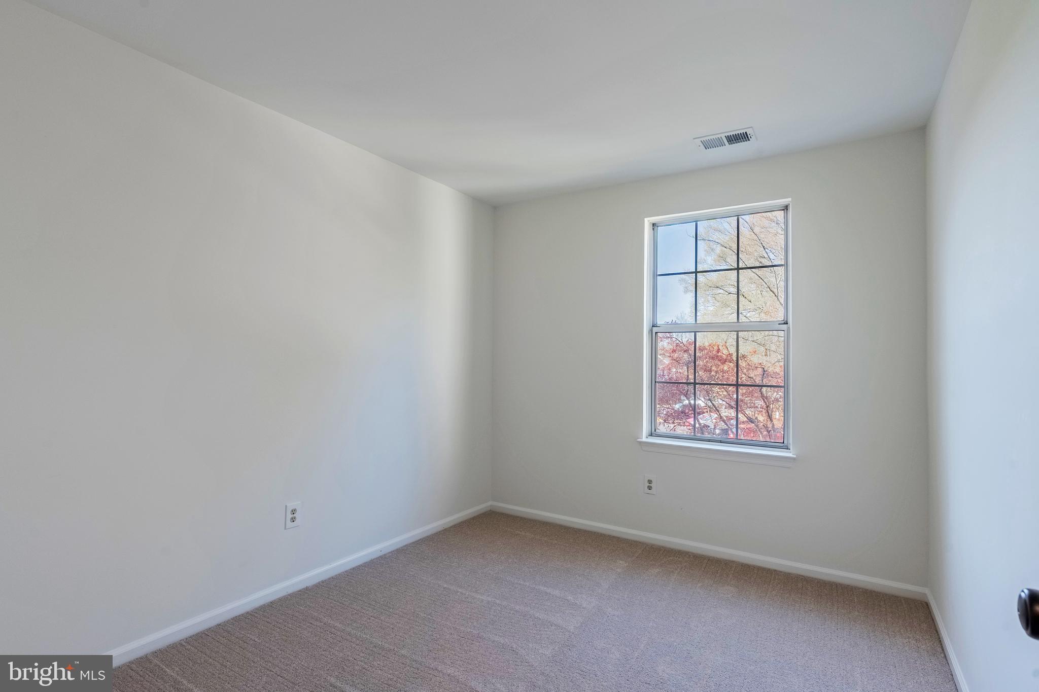 LONDON TOWN WEST - Residential