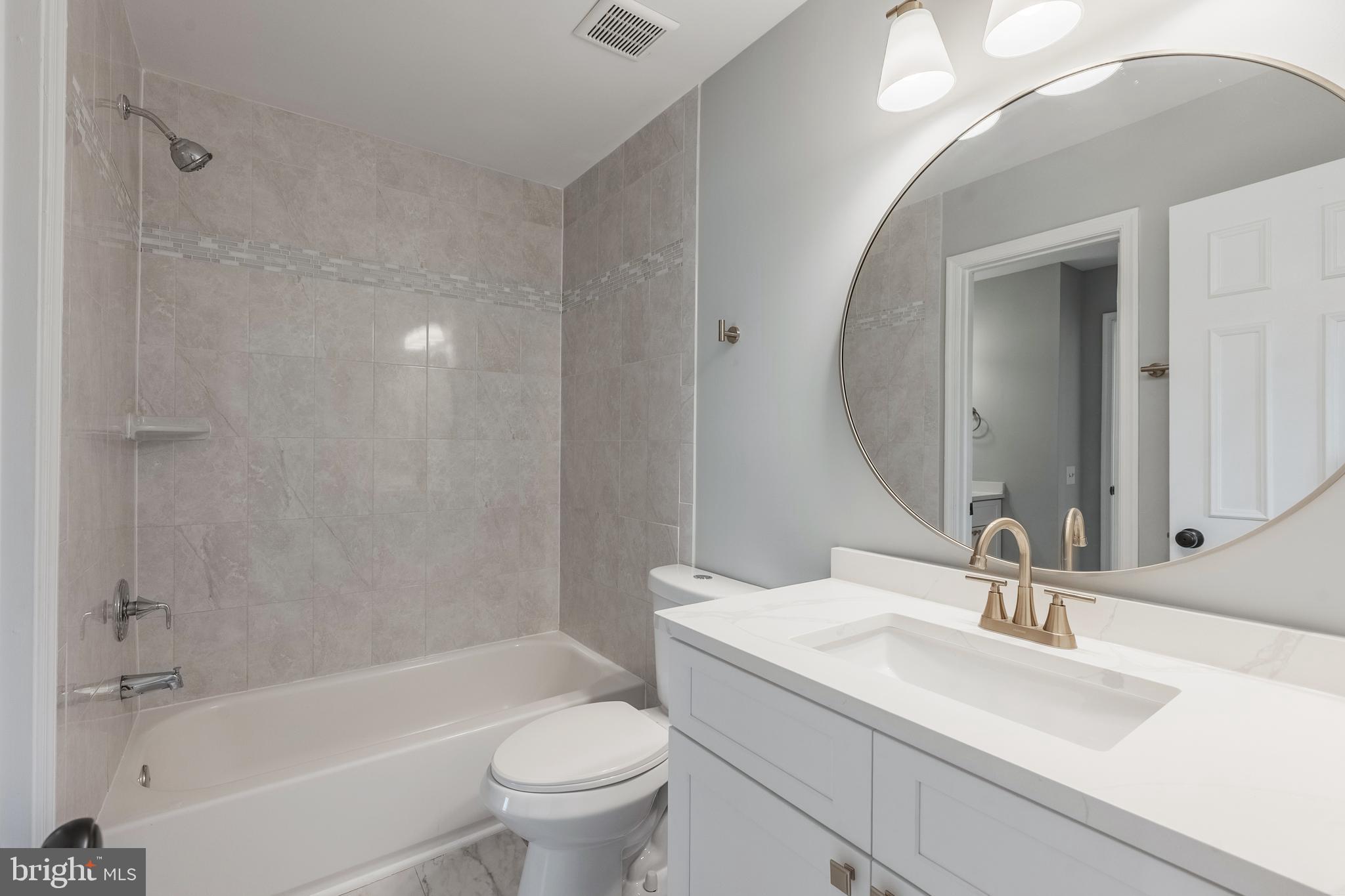 LONDON TOWN WEST - Residential