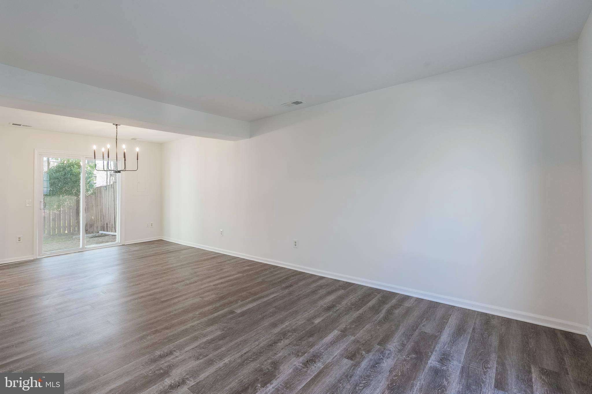 LONDON TOWN WEST - Residential