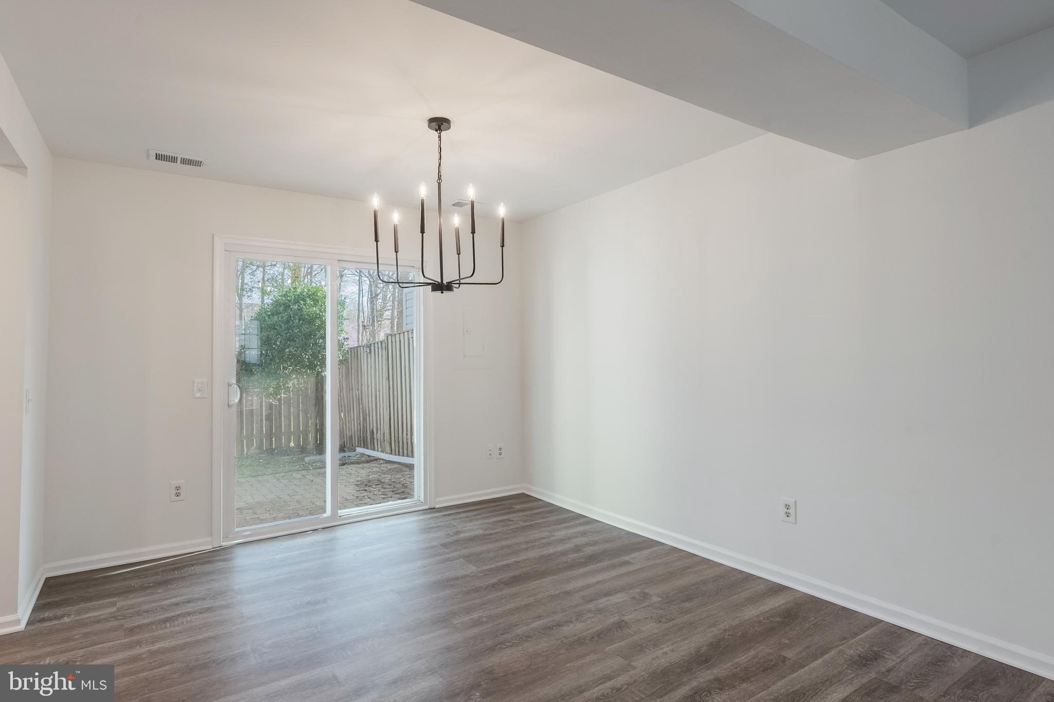 LONDON TOWN WEST - Residential