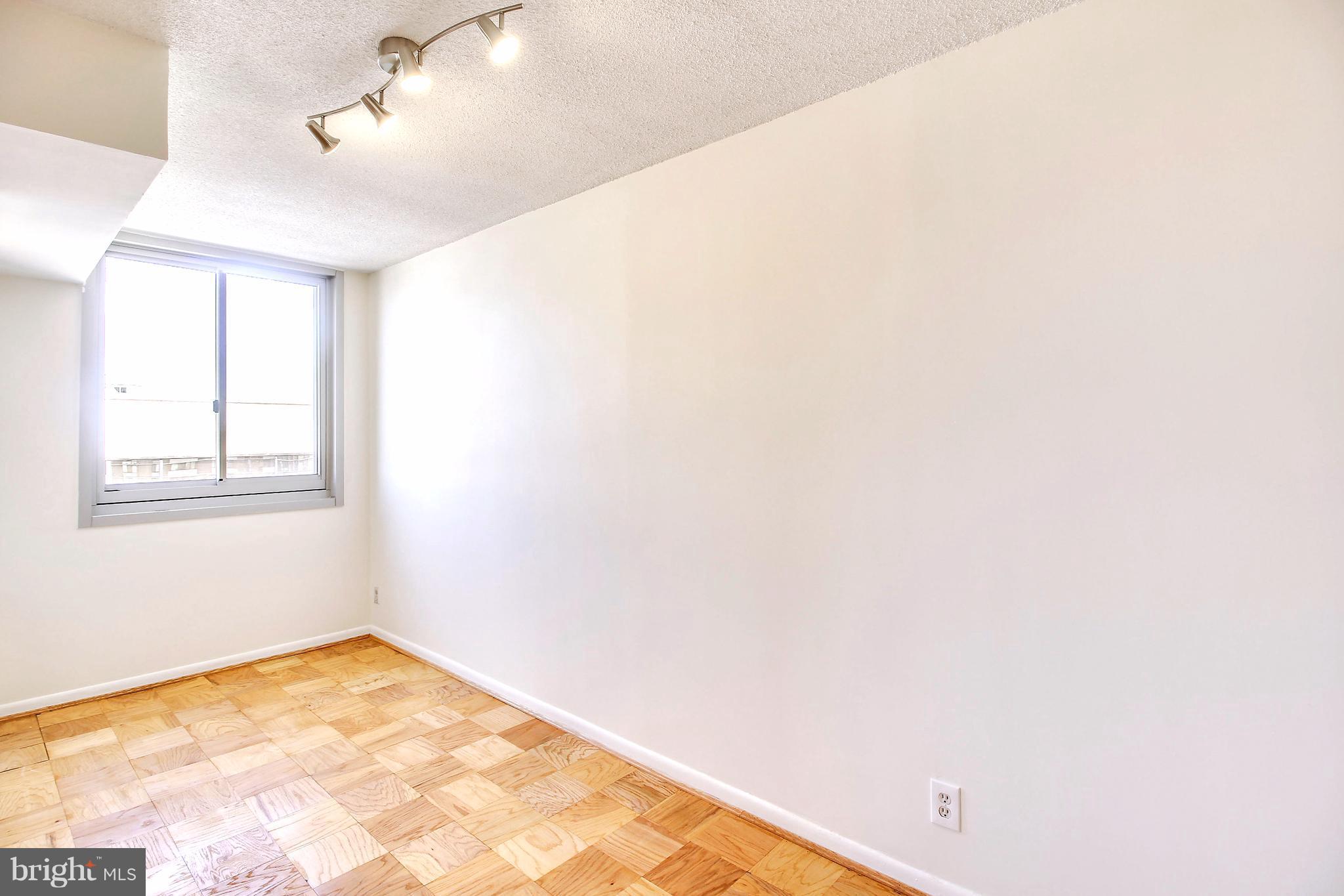 THE ELIZABETH - Residential Lease