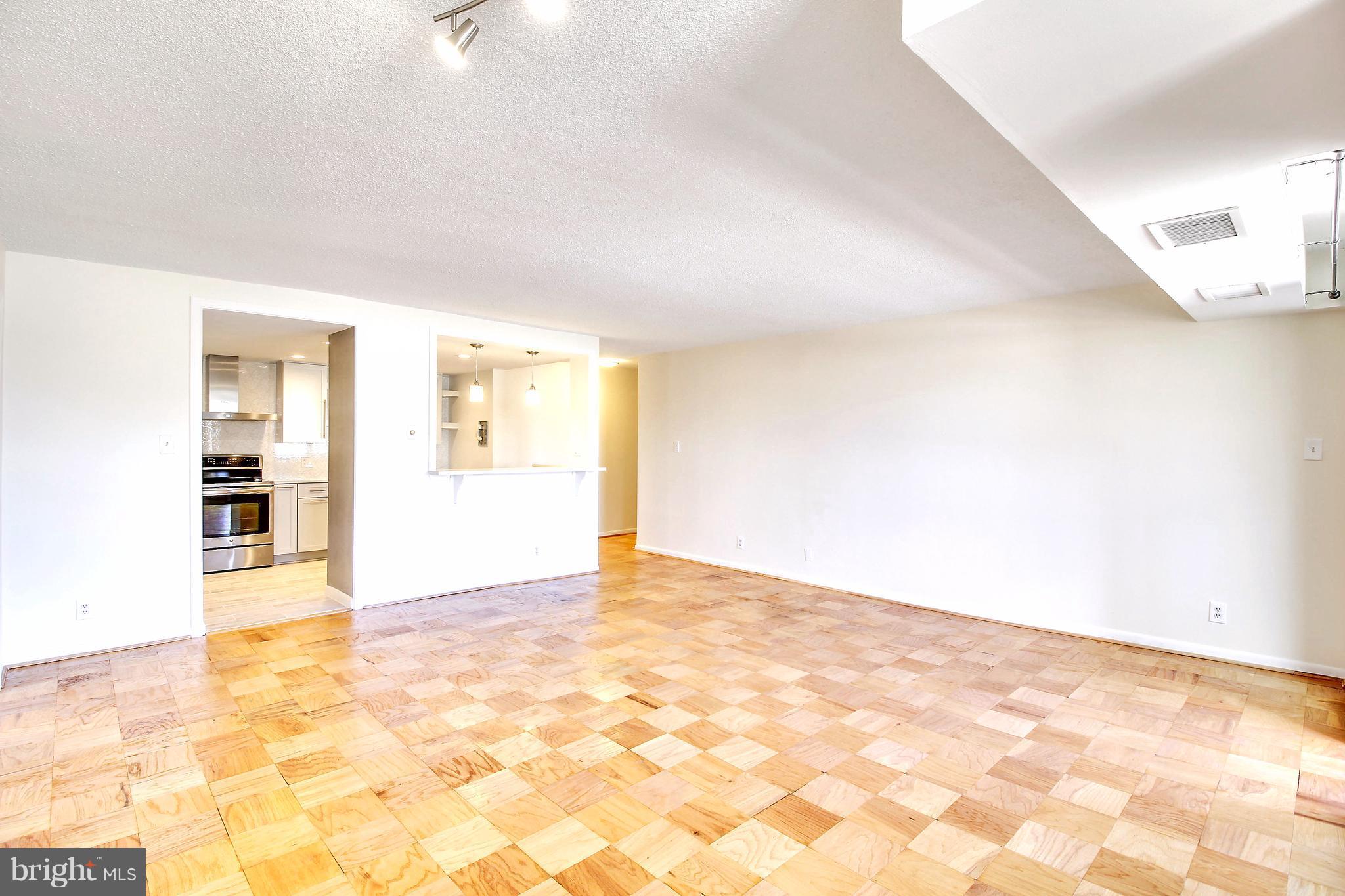 THE ELIZABETH - Residential Lease