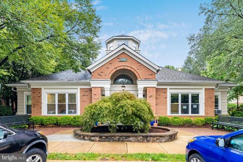 2204 WESTCOURT LANE 122 HERNDON VA 20170