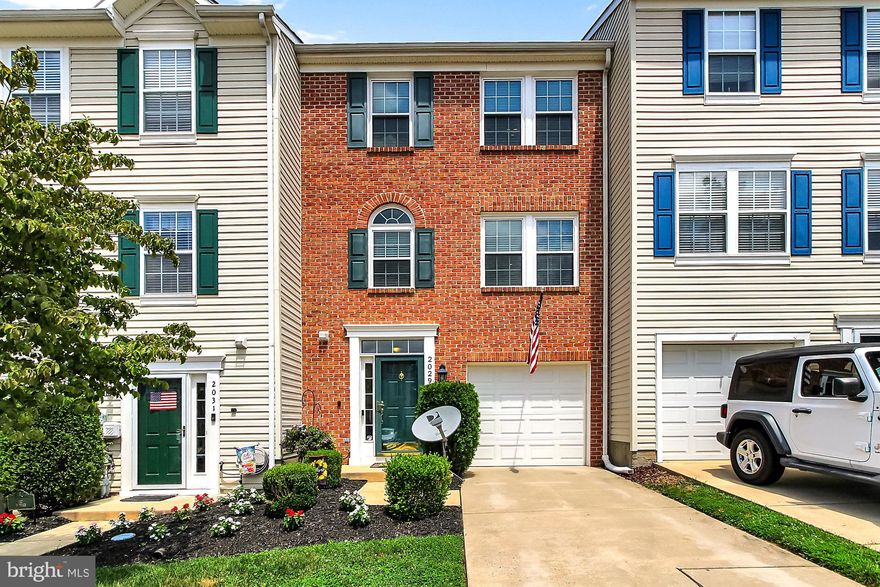 HOT, HOT, HOT!!! Garage townhome in Spenceola Farms. The home offers great open floor plan, Kitchen has Quartz counters, tiled back splash and stainless appliances,  Super bath in the master, finished basement, deck off the rear,  New windows, New roof, updated HVAC, TIKI bar, patio and backs to common area! STOP looking this is the one. Contact Listing agent for more details