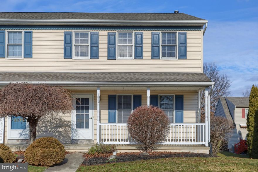 OFFER DEADLINE - Friday, January 12, 2024  12:00 NOON        Start the New Year off right in this well maintained Oak Hills end unit town home!   Budget friendly efficient natural gas forced air heat and domestic hot water, public water, and sewer, and at Oak Hills your $85 monthly fee covers trash, lawn care, and snow removal too!  Move in ready with a neutral color scheme, all appliances and window treatments, nice sized rooms, and plenty of storage in your full basement with outside access.    This one is ready to go and just awaiting its new owners!  If 2024 was the year you wanted to become a homeowner or add another great property to your investment portfolio, this could be the one!