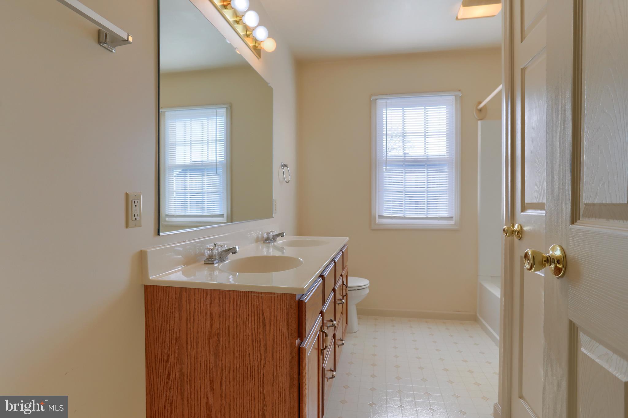 OAK HILLS - Residential