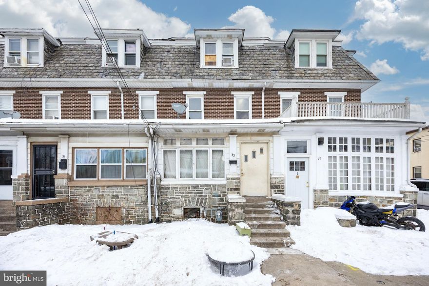 4 bedroom townhome in Coatesville, currently tenant occupied.  Overnight notice required for showings.