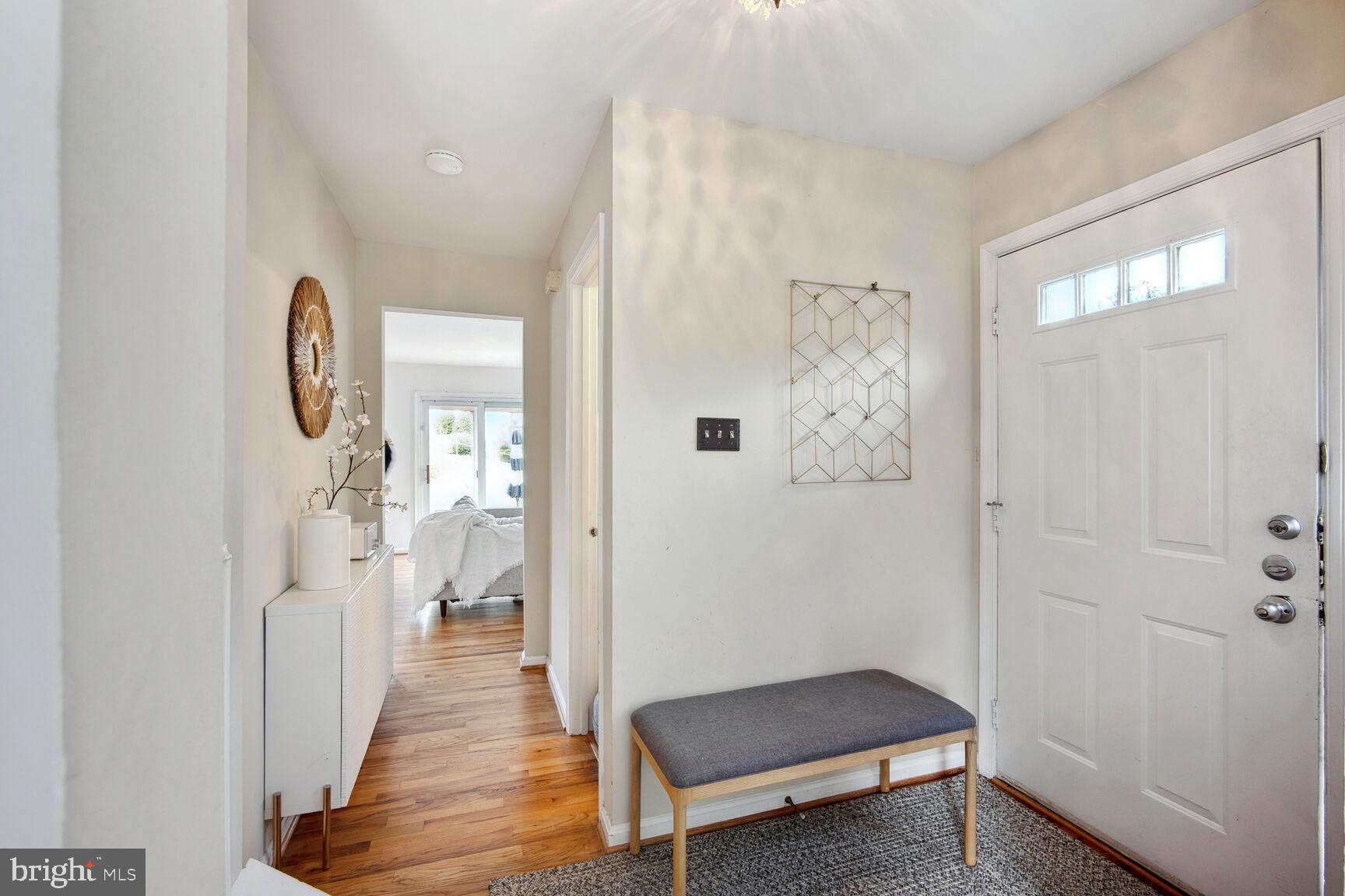 7136 LAKE COVE DRIVE