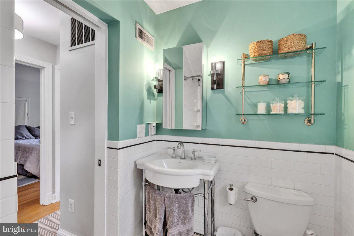 ARLINGTON HEIGHTS - Residential Lease