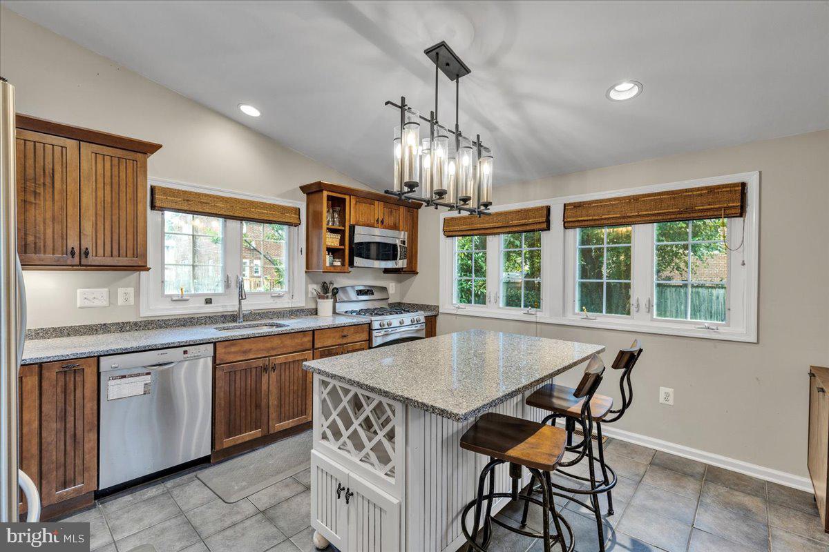 ARLINGTON HEIGHTS - Residential Lease