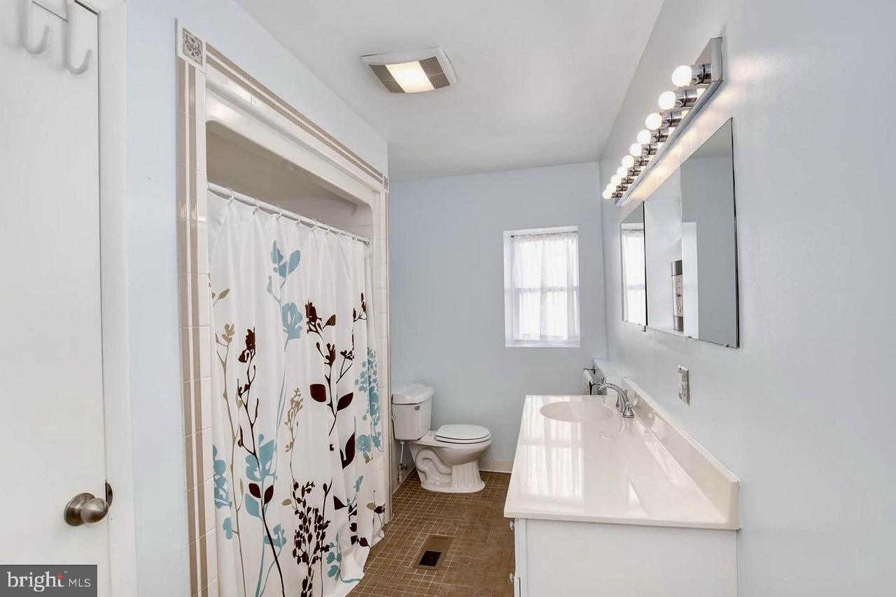 RIVERSIDE PARK - Residential Lease