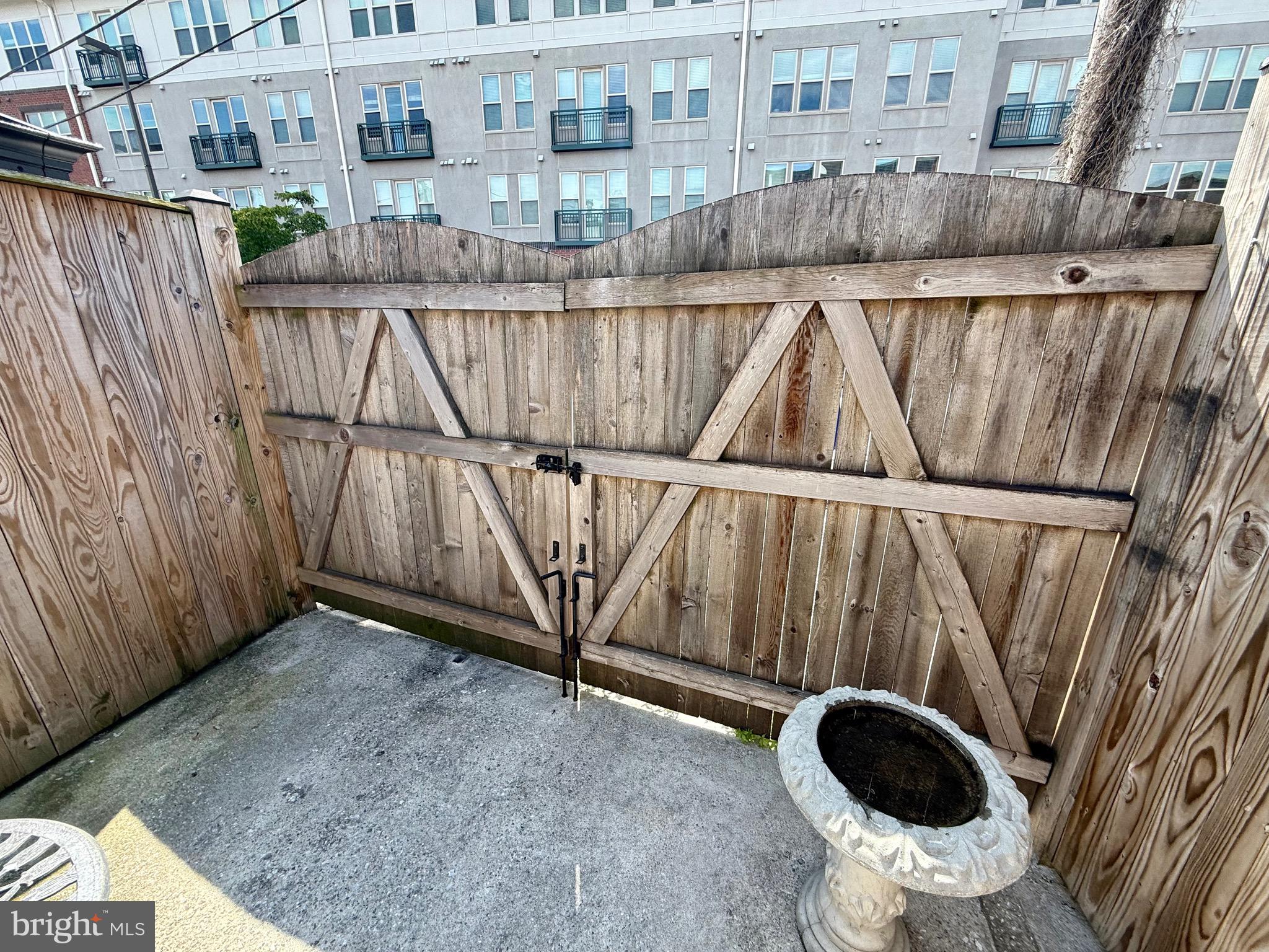 RIVERSIDE PARK - Residential Lease