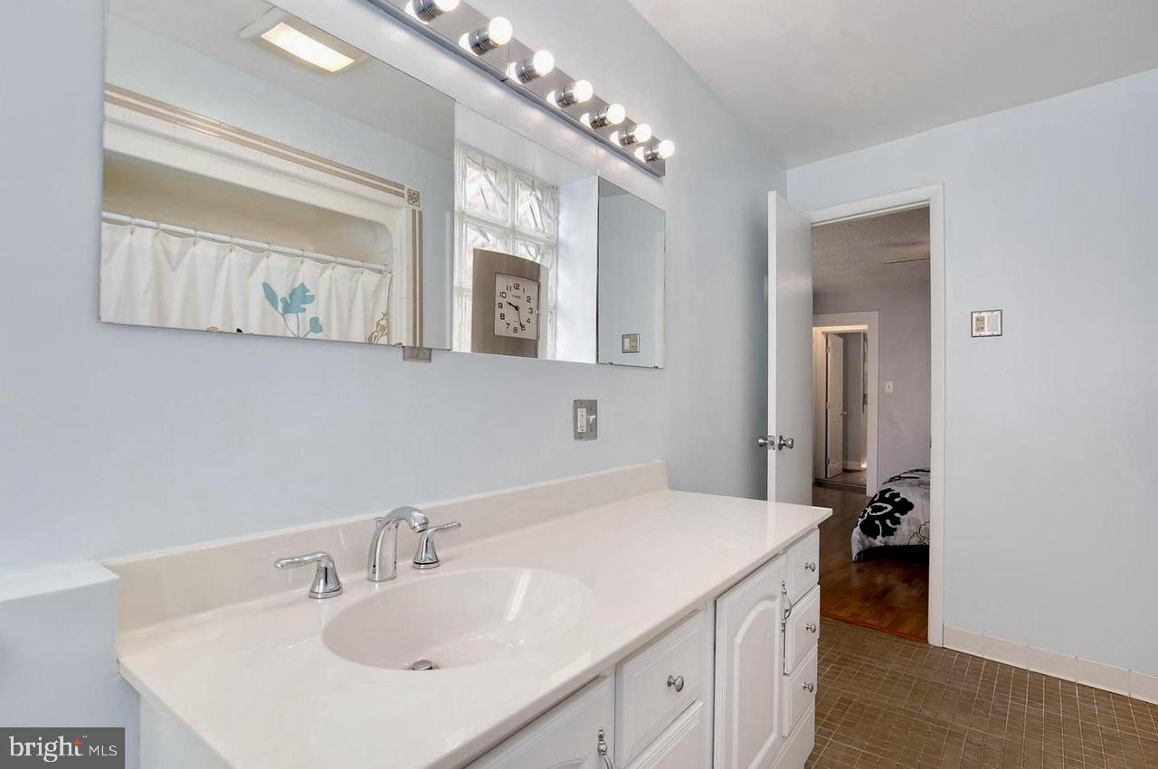 RIVERSIDE PARK - Residential Lease