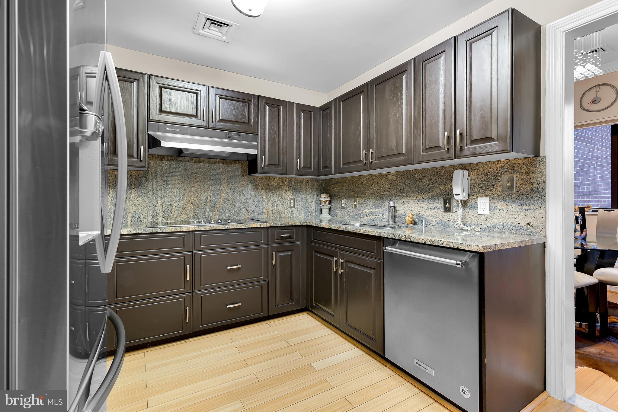 HARBOR COURT CONDOMINIUMS - Residential