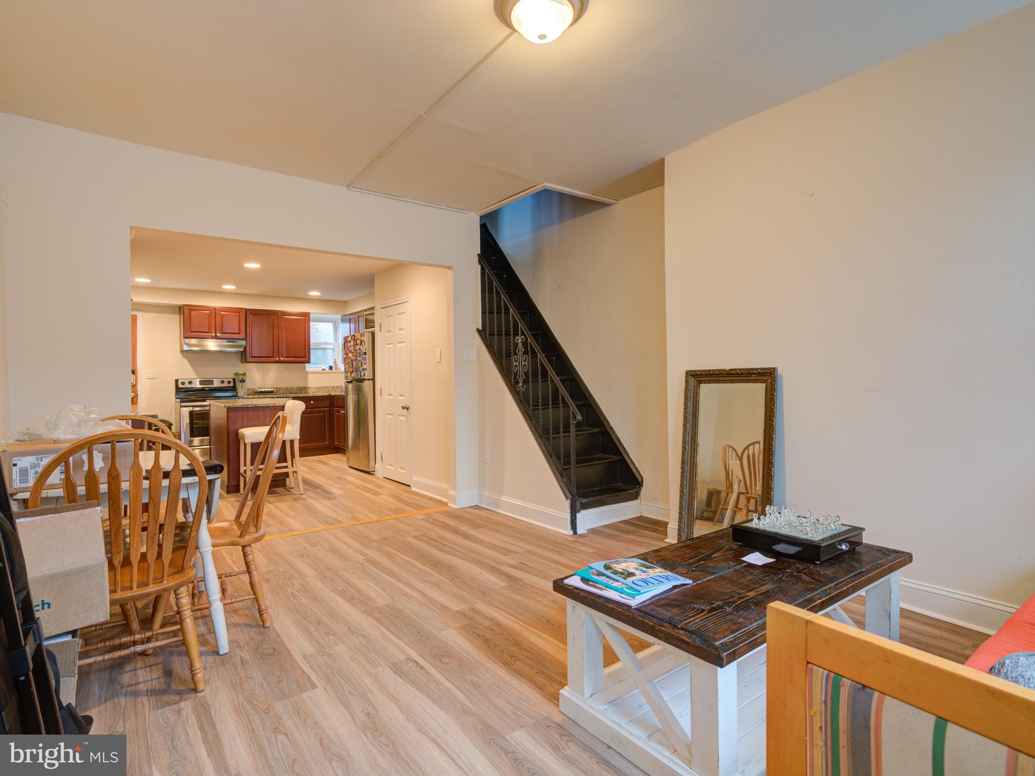 EAST KENSINGTON - Residential