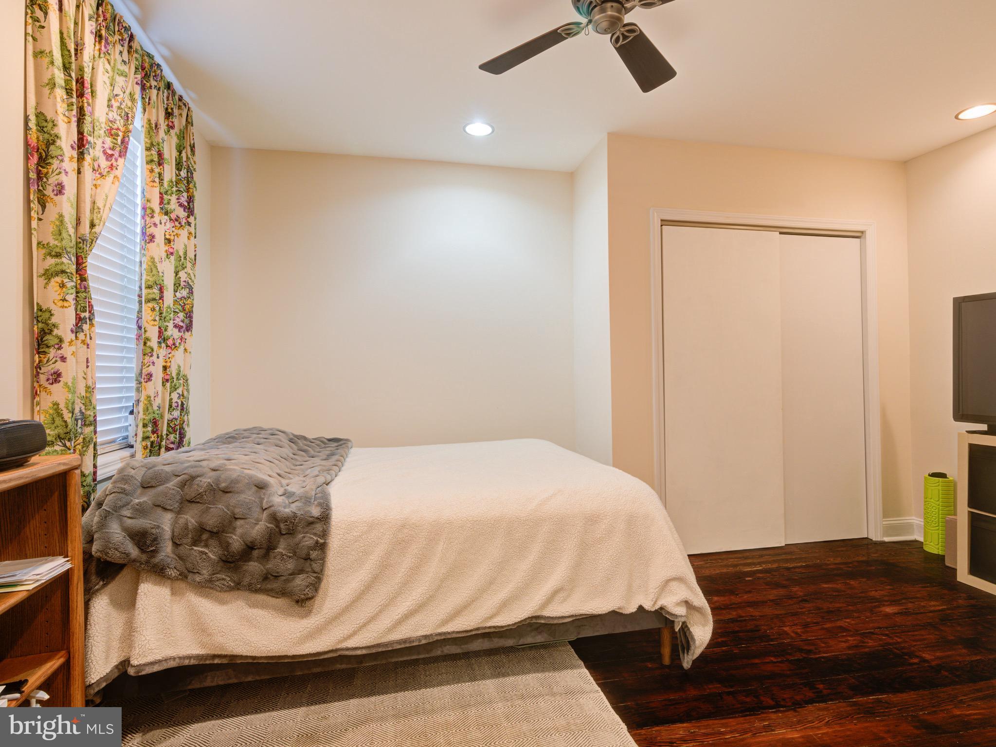 EAST KENSINGTON - Residential