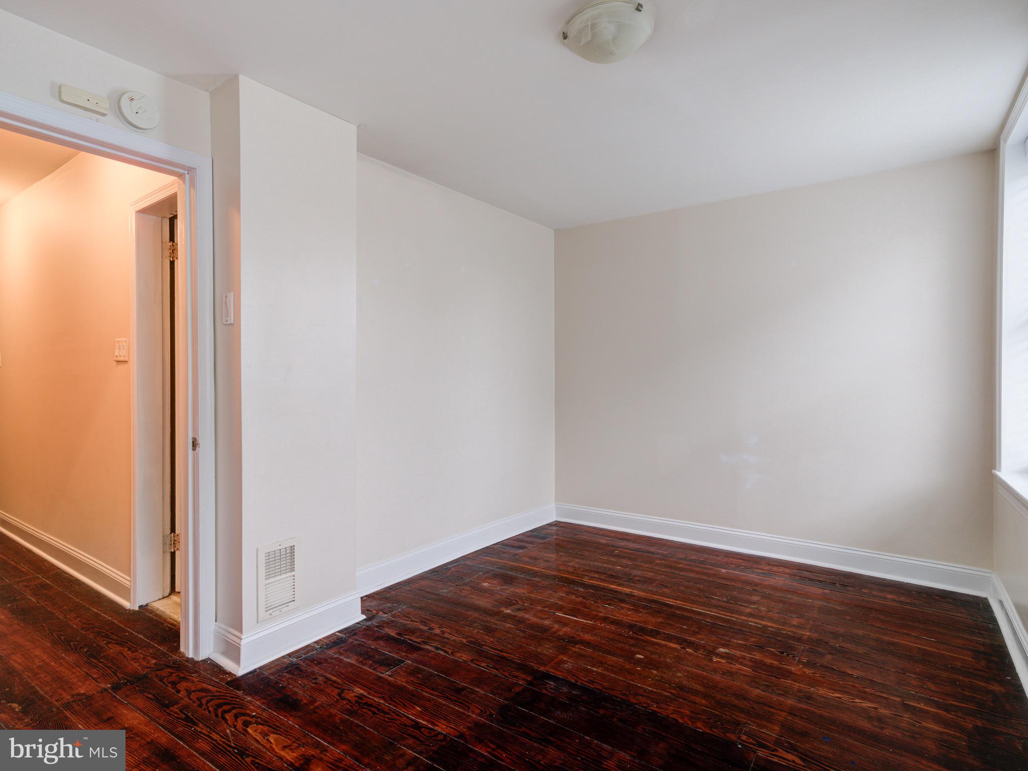 EAST KENSINGTON - Residential