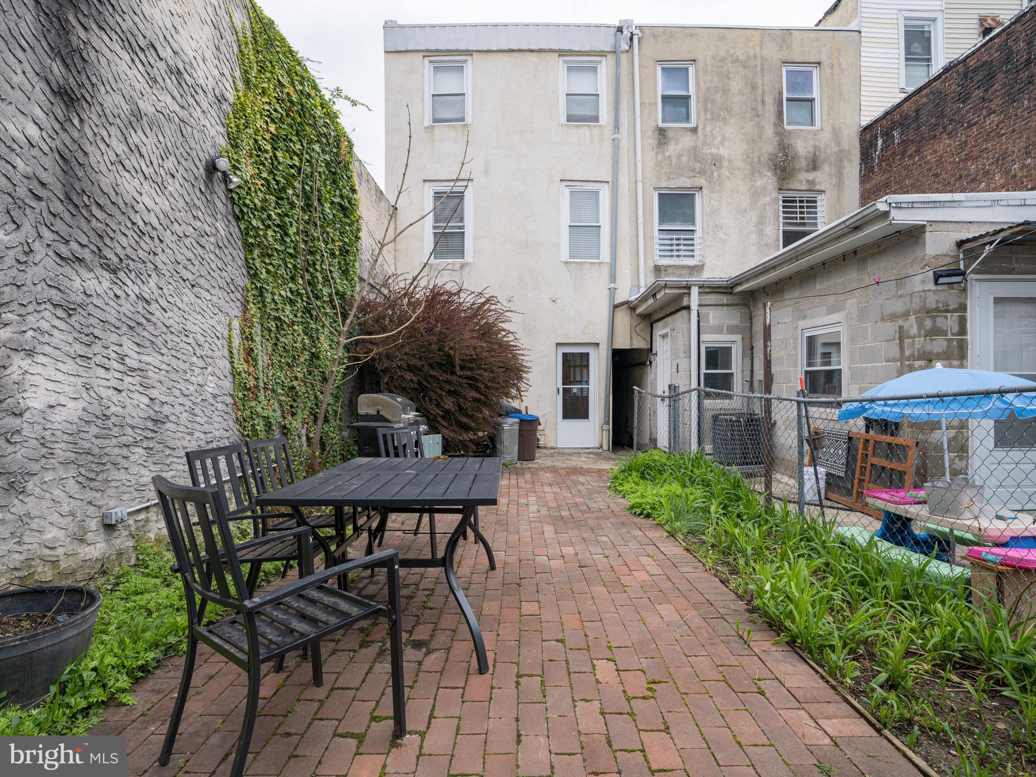 EAST KENSINGTON - Residential