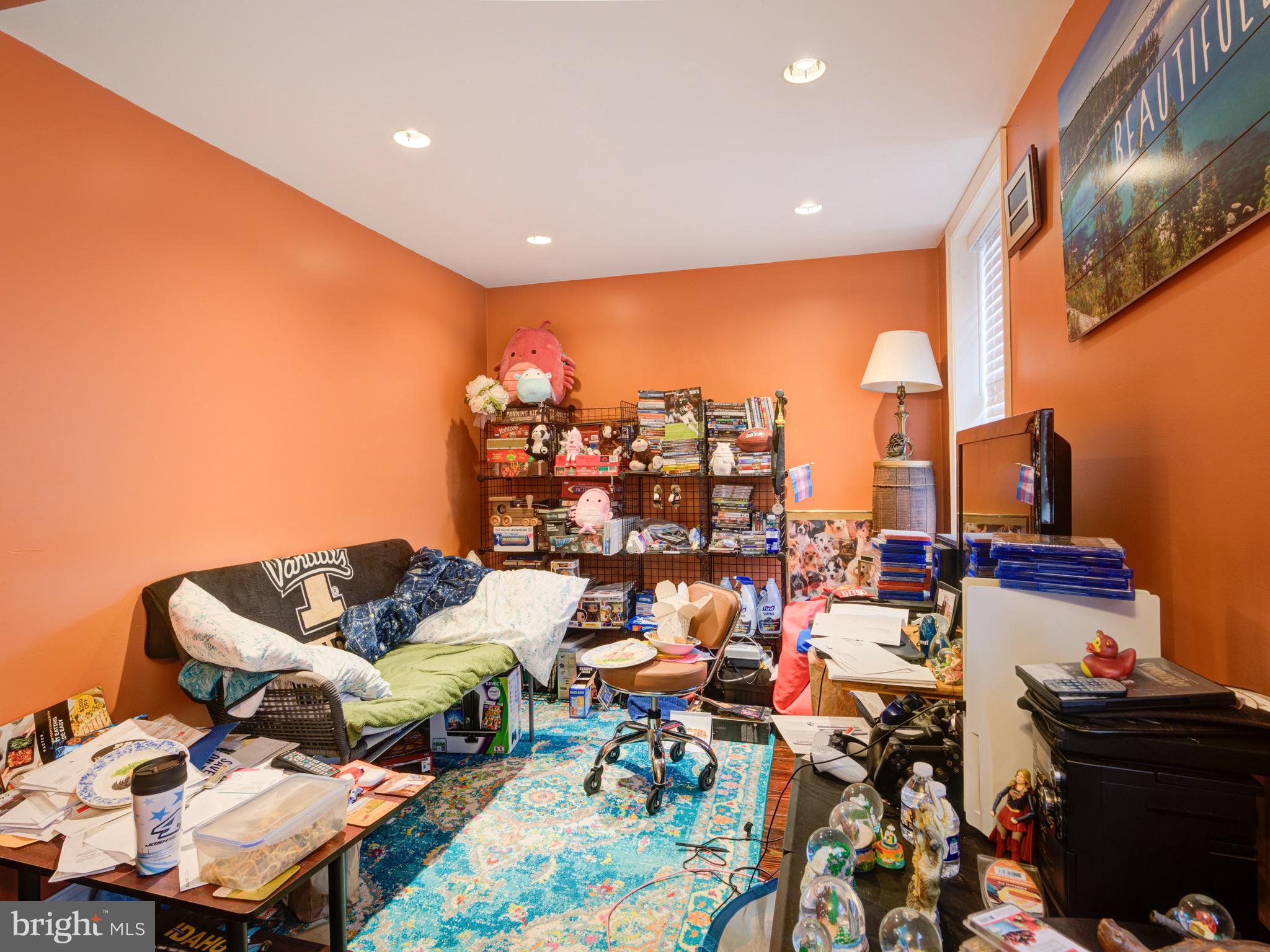 EAST KENSINGTON - Residential