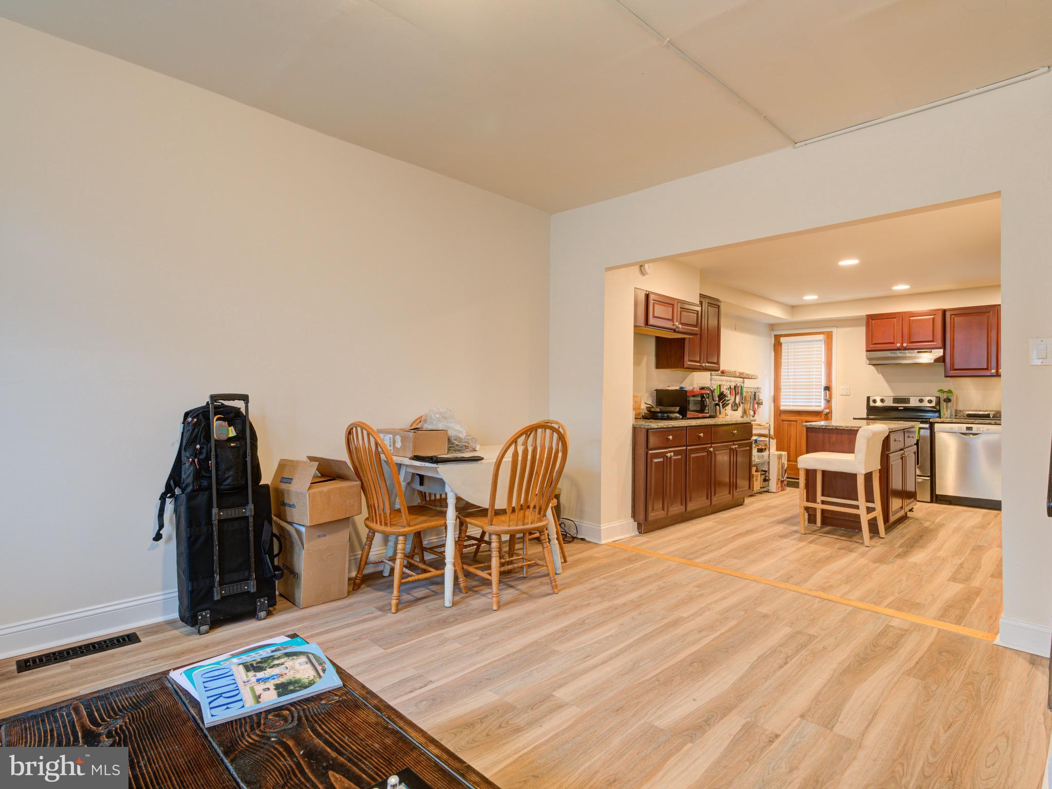 EAST KENSINGTON - Residential