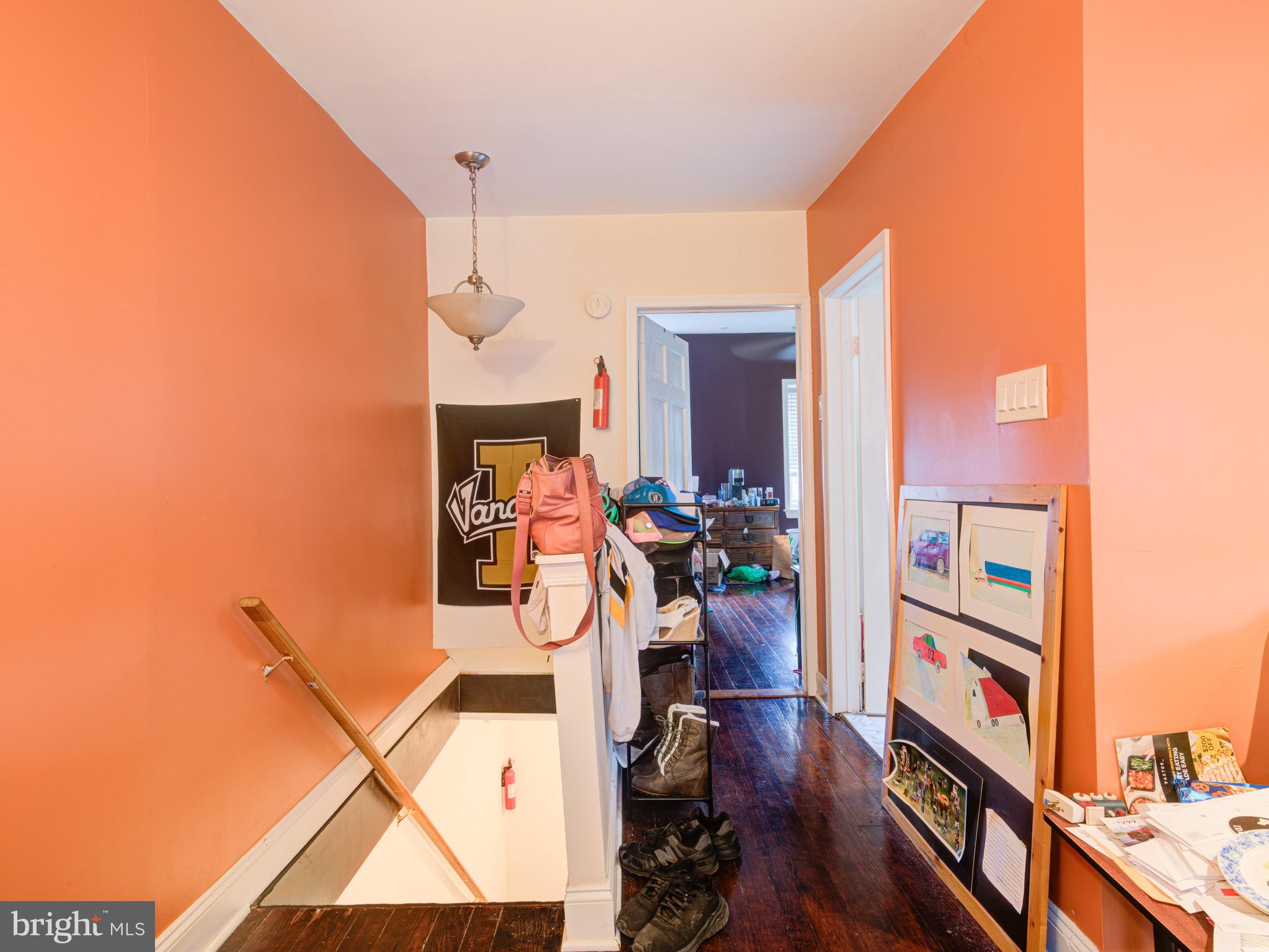 EAST KENSINGTON - Residential