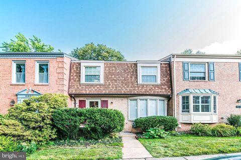 Photo of 6611 Rosecroft Place, FALLS CHURCH, VA 22043 (MLS # VAFX2328730)