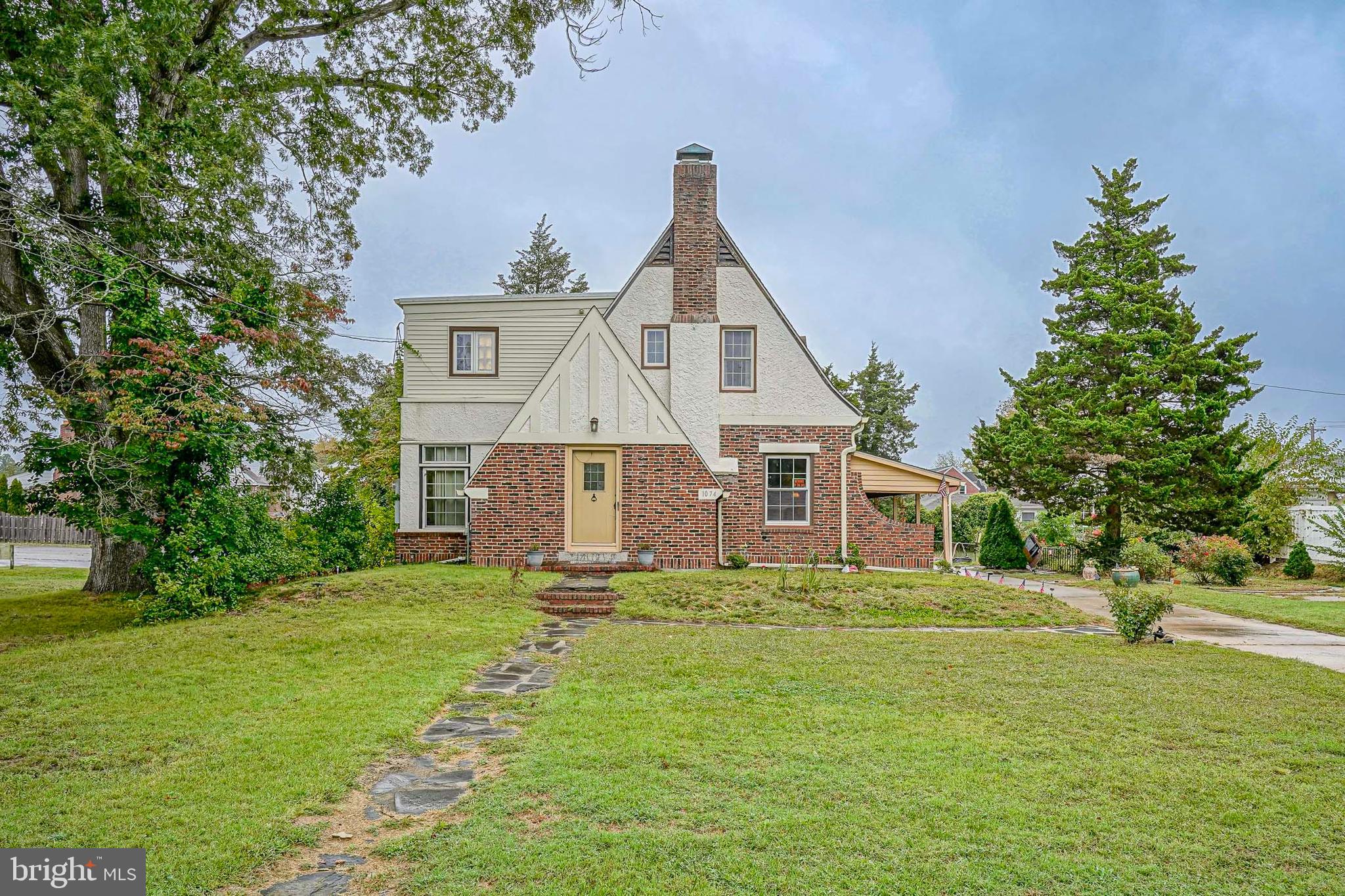 1074 E LANDIS AVENUE