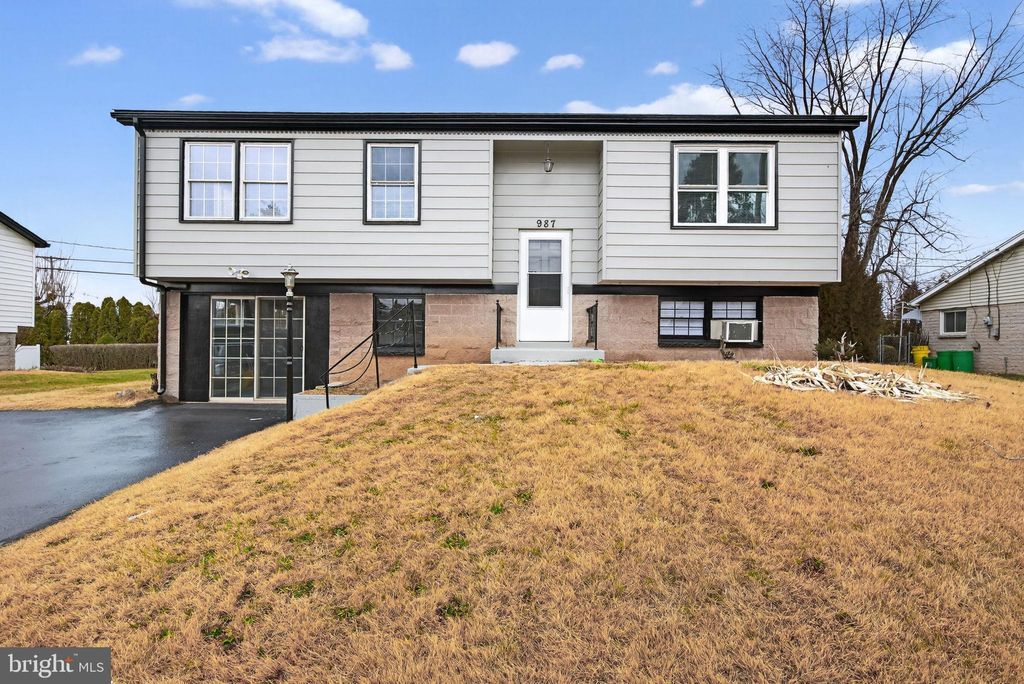Photo of 987 Marbrook Lane, YORK, PA 17404 (MLS # PAYK2096022)
