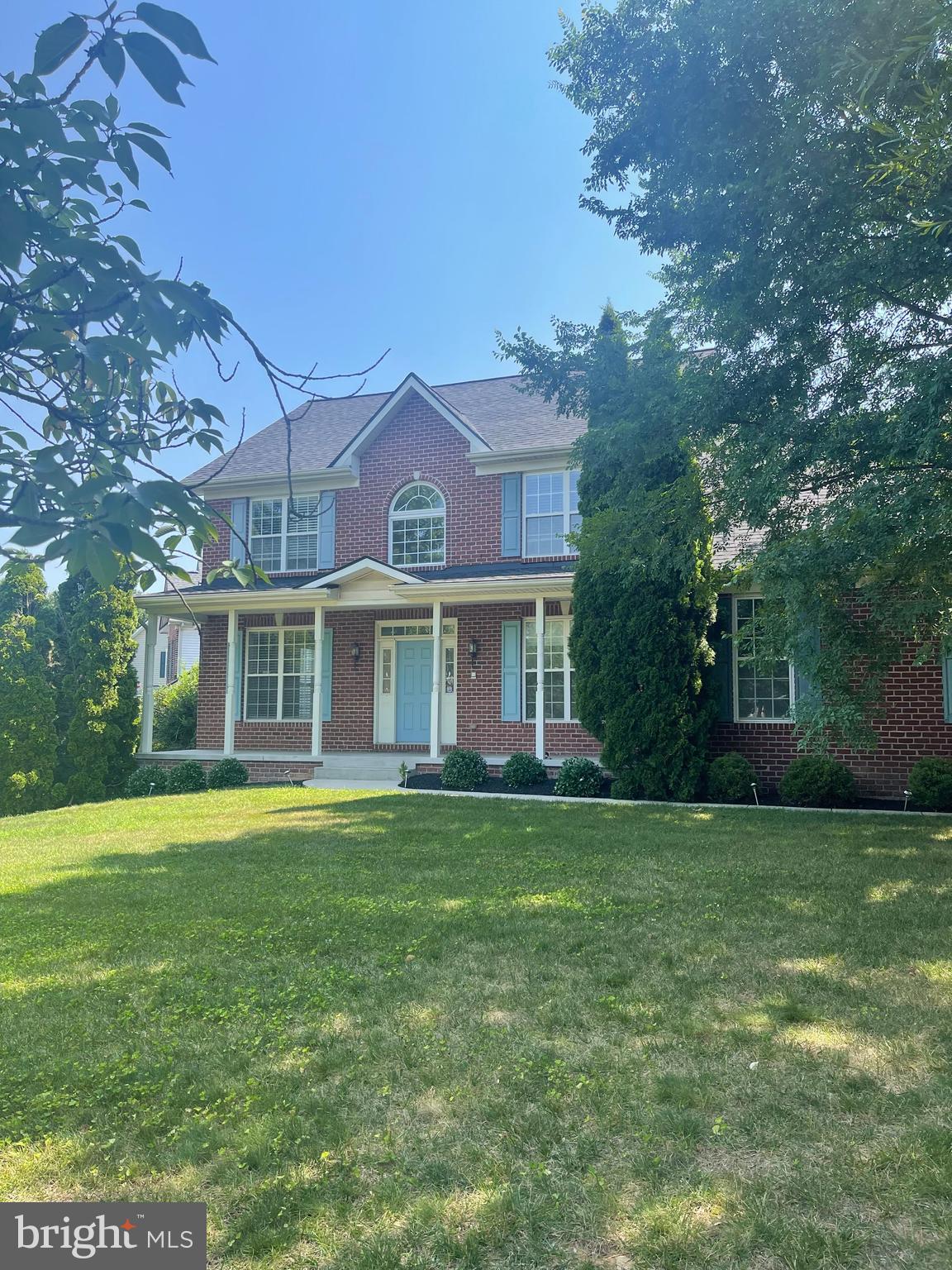 SINGLE FAMILY HOME IN VILLAGES OF URBANA, CORNER LOT WITH 2 CAR GARAGE, FRONT PORCH TO ENJOY, SEPARATE DINING ROOM, SOME WOOD FLOOR, 9FT CEILING ON MAIN LEVEL, HALF FINISHED BASEMENT AND ALSO GREAT FOR STORAGE, DECK OFF THE KITCHEN, COMMUNITY OFFERS OUTDOOR POOL