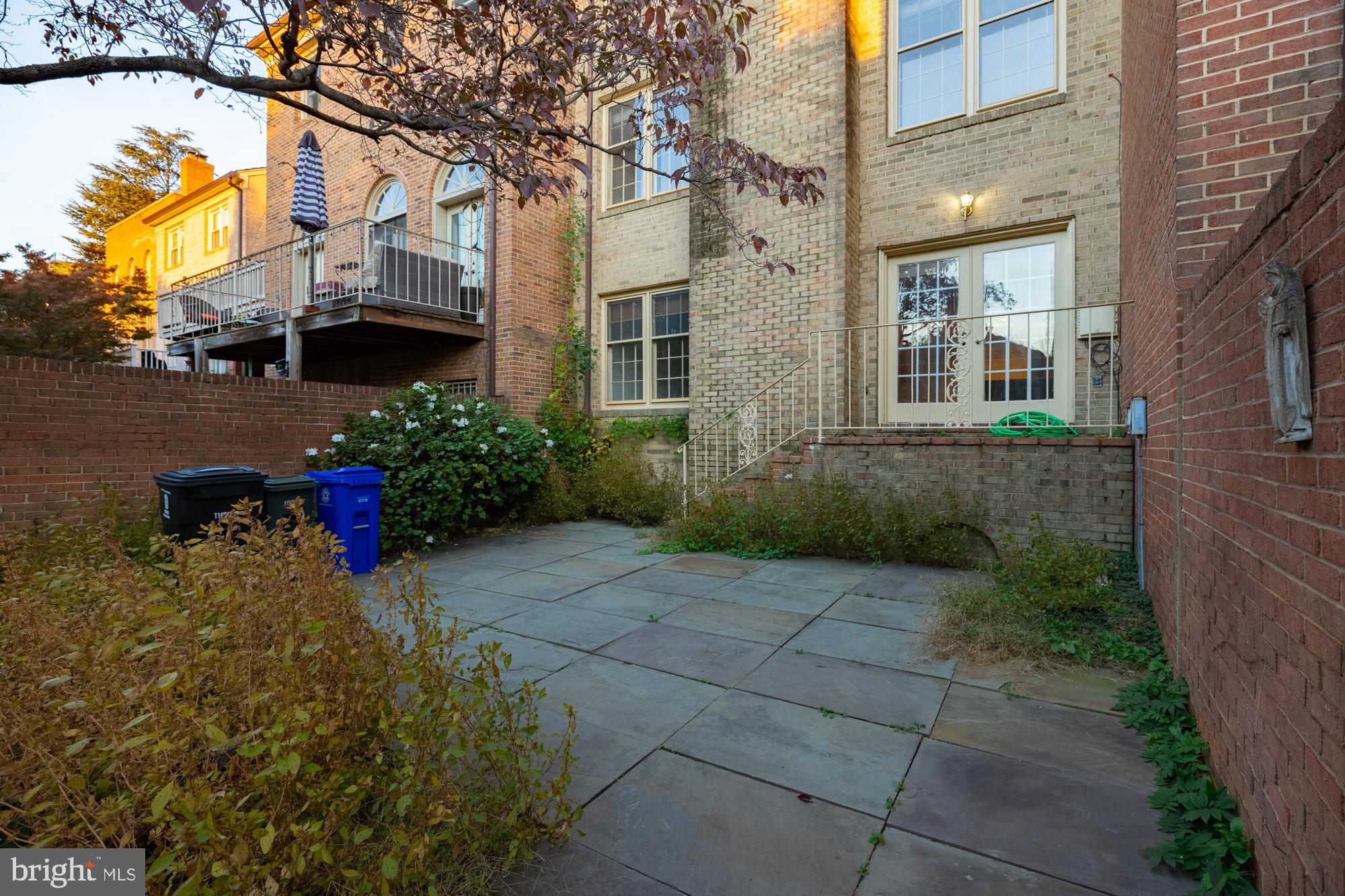 FOREST HILLS - Residential Lease