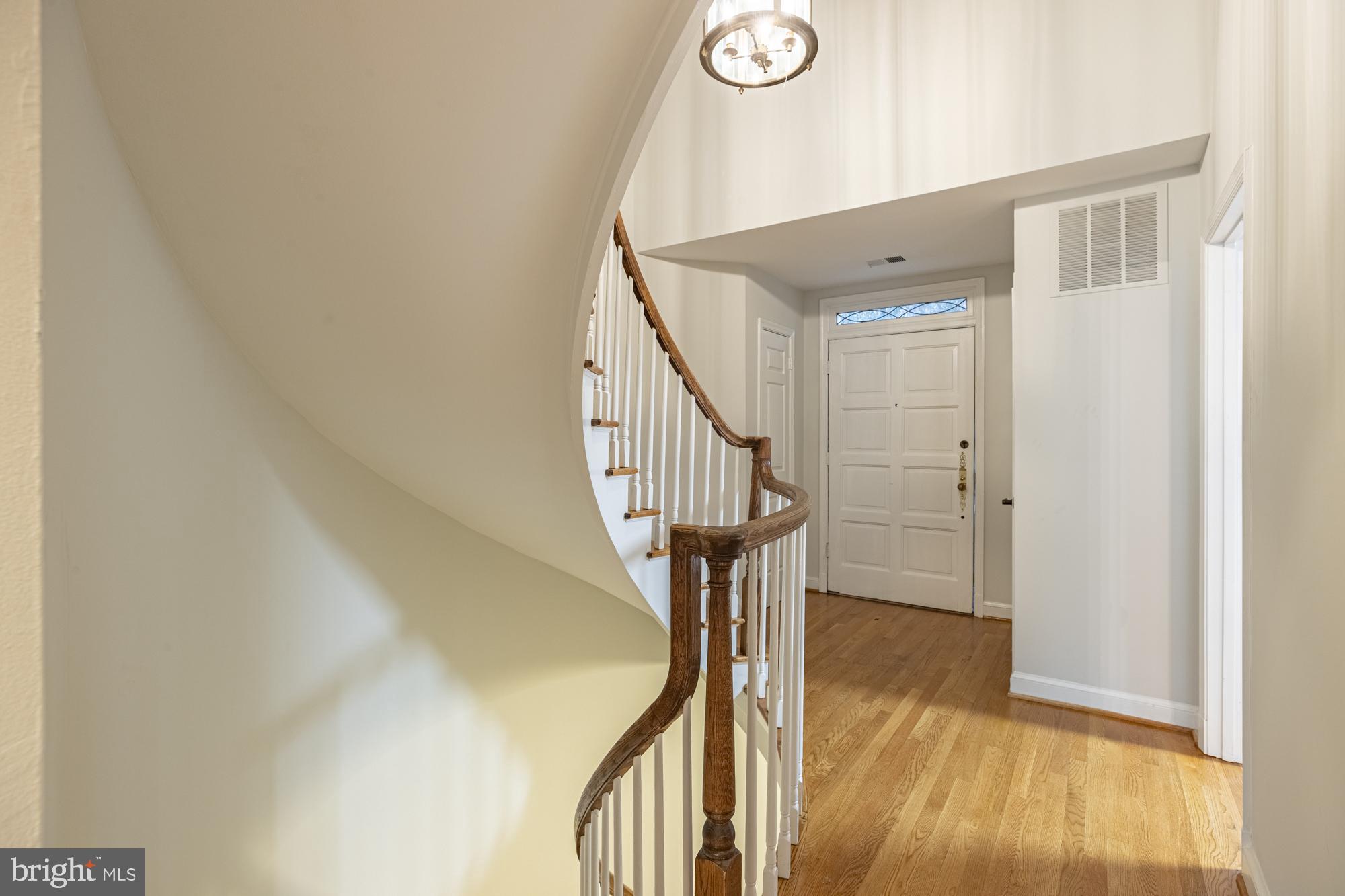 FOREST HILLS - Residential Lease