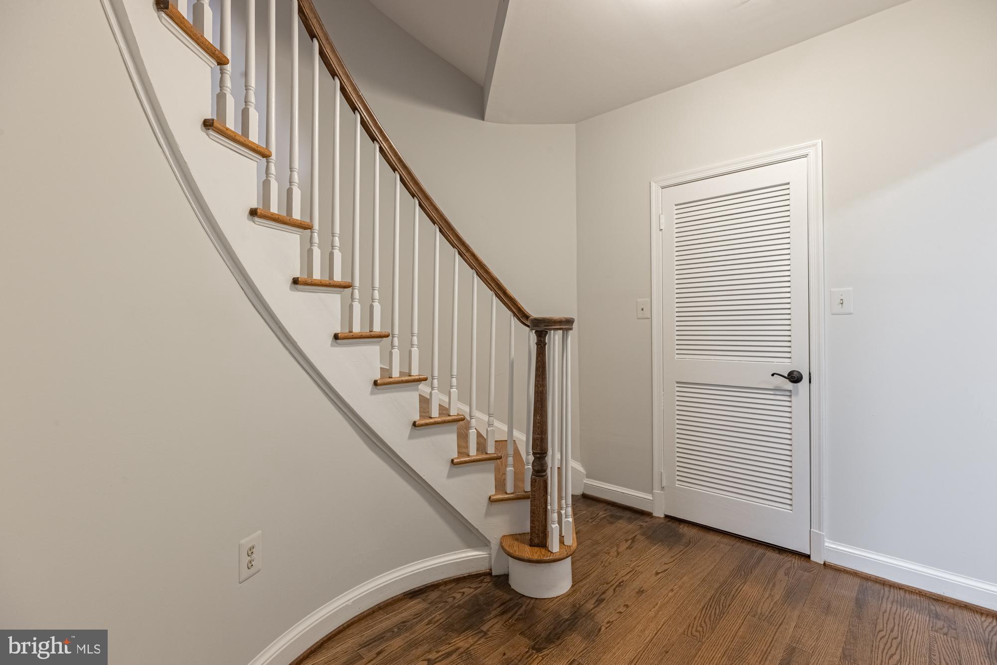 FOREST HILLS - Residential Lease