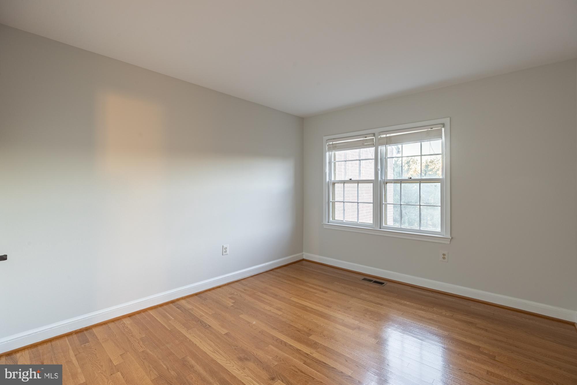 FOREST HILLS - Residential Lease