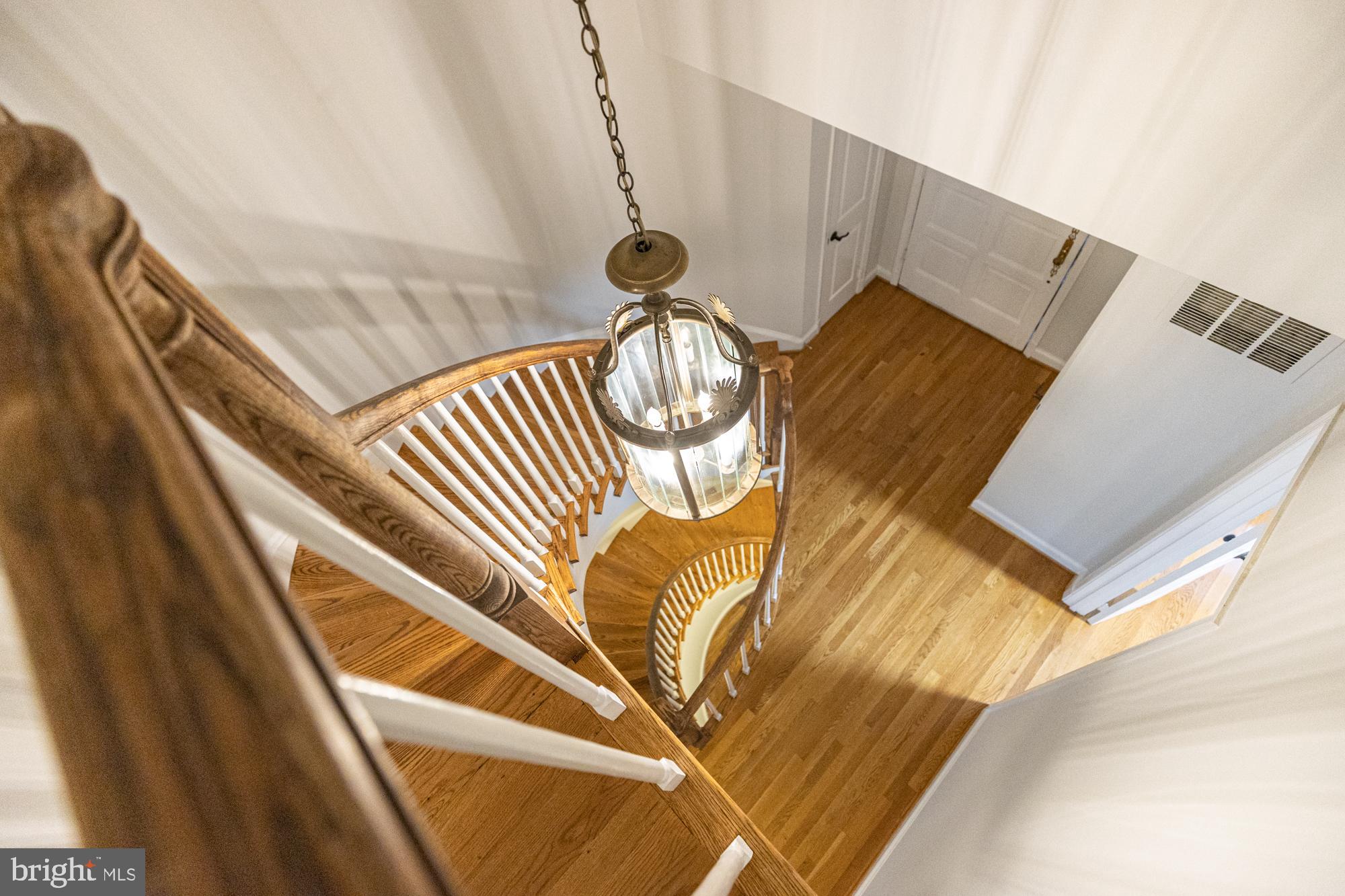 FOREST HILLS - Residential Lease