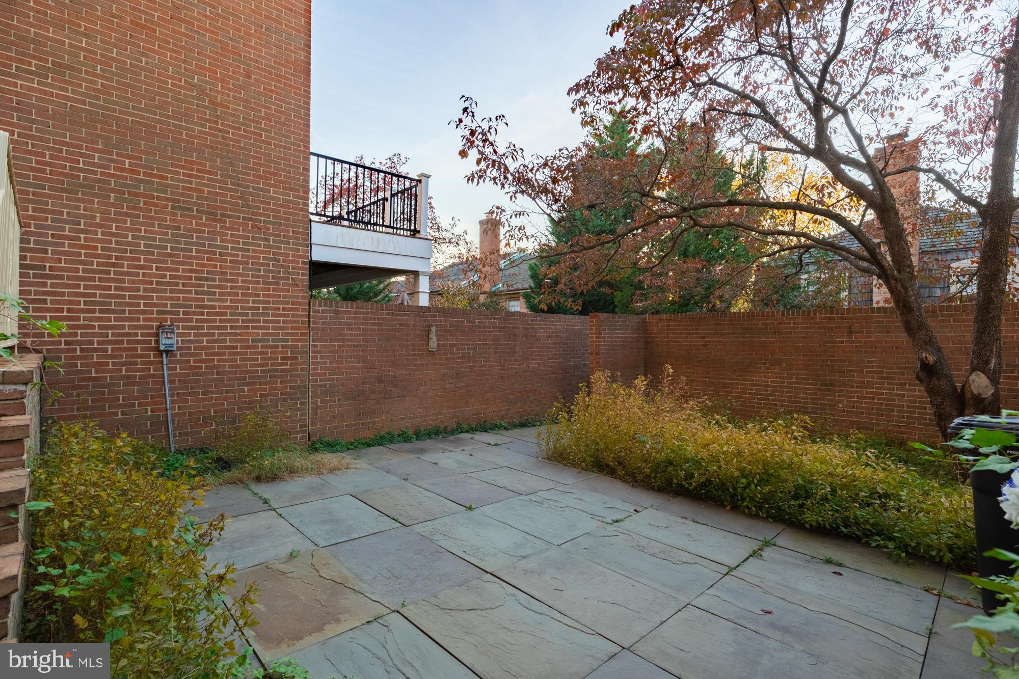 FOREST HILLS - Residential Lease