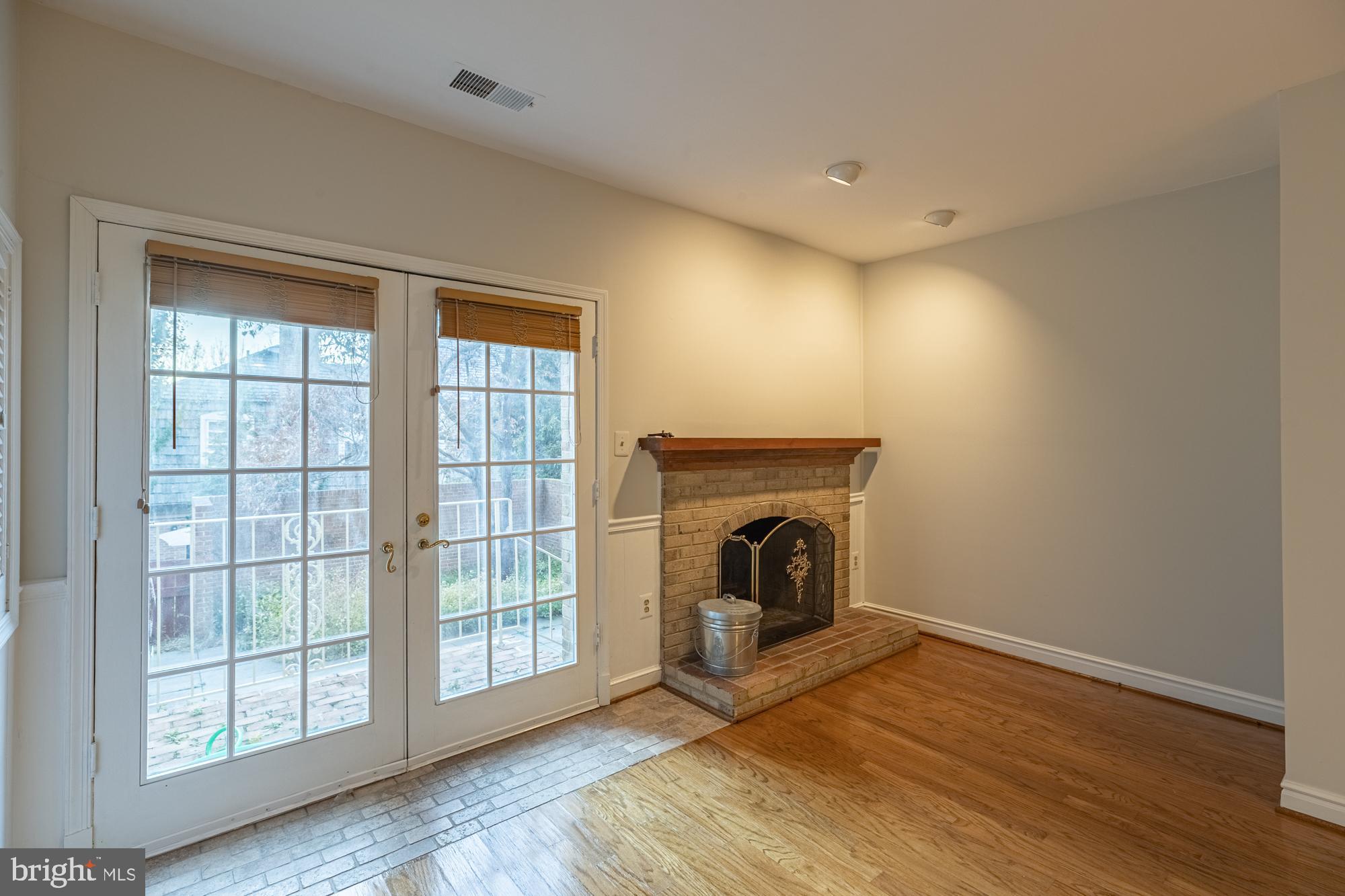 FOREST HILLS - Residential Lease