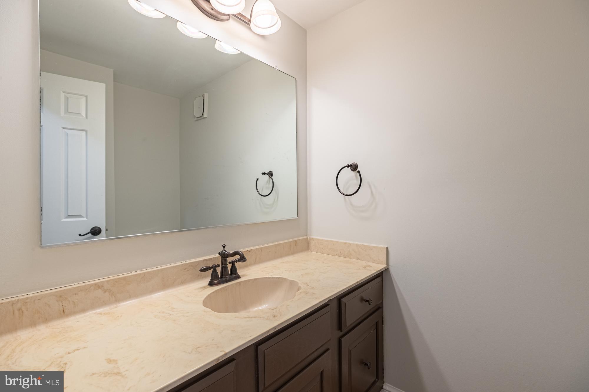 FOREST HILLS - Residential Lease