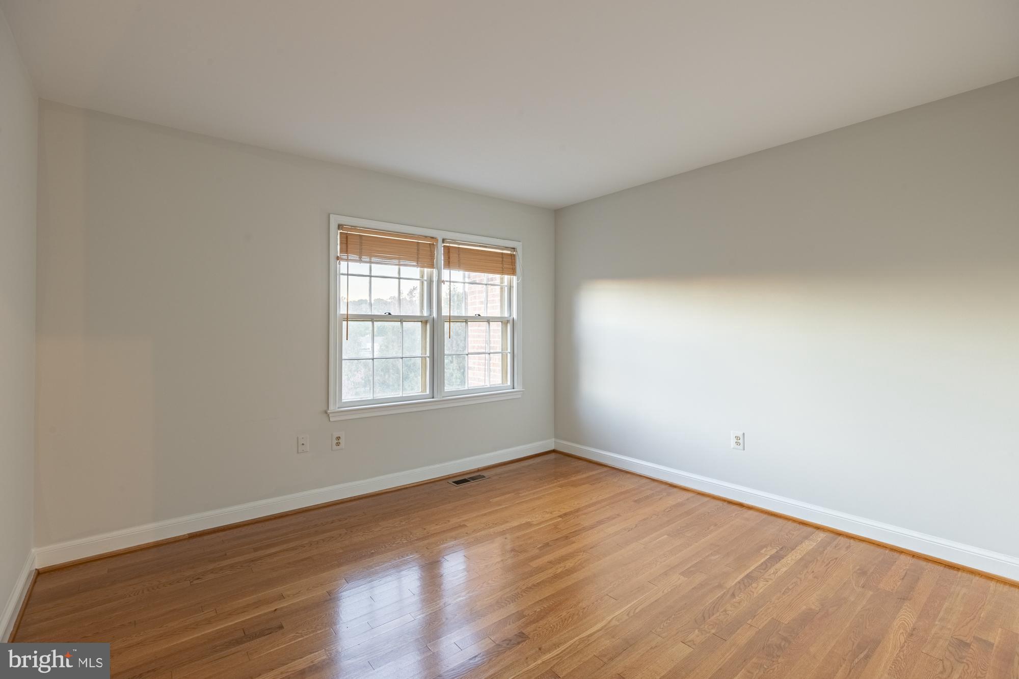 FOREST HILLS - Residential Lease