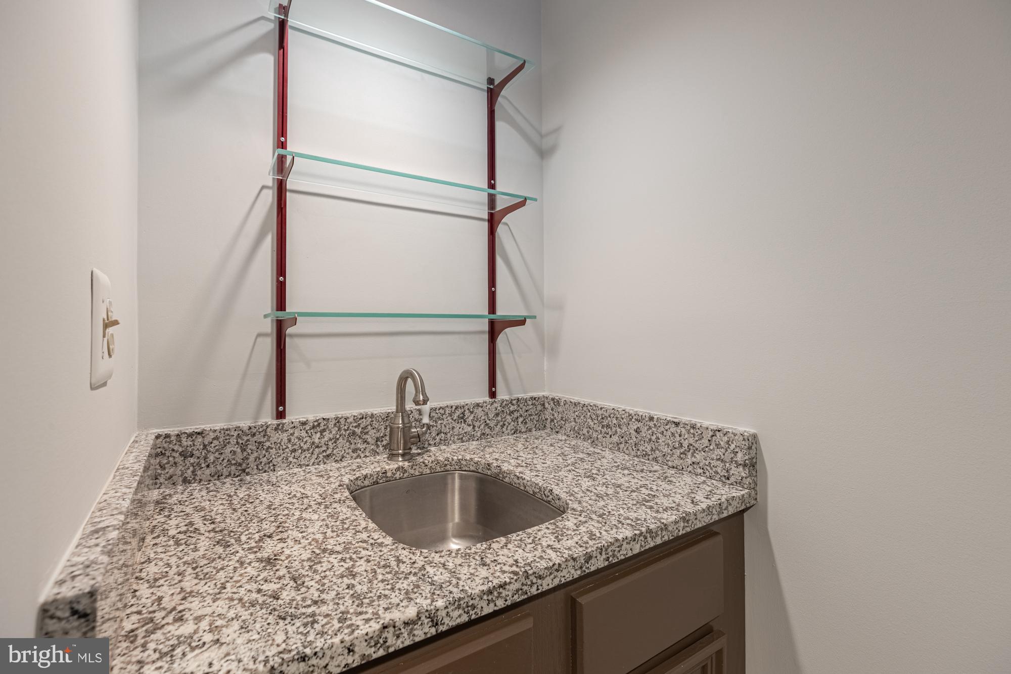 FOREST HILLS - Residential Lease