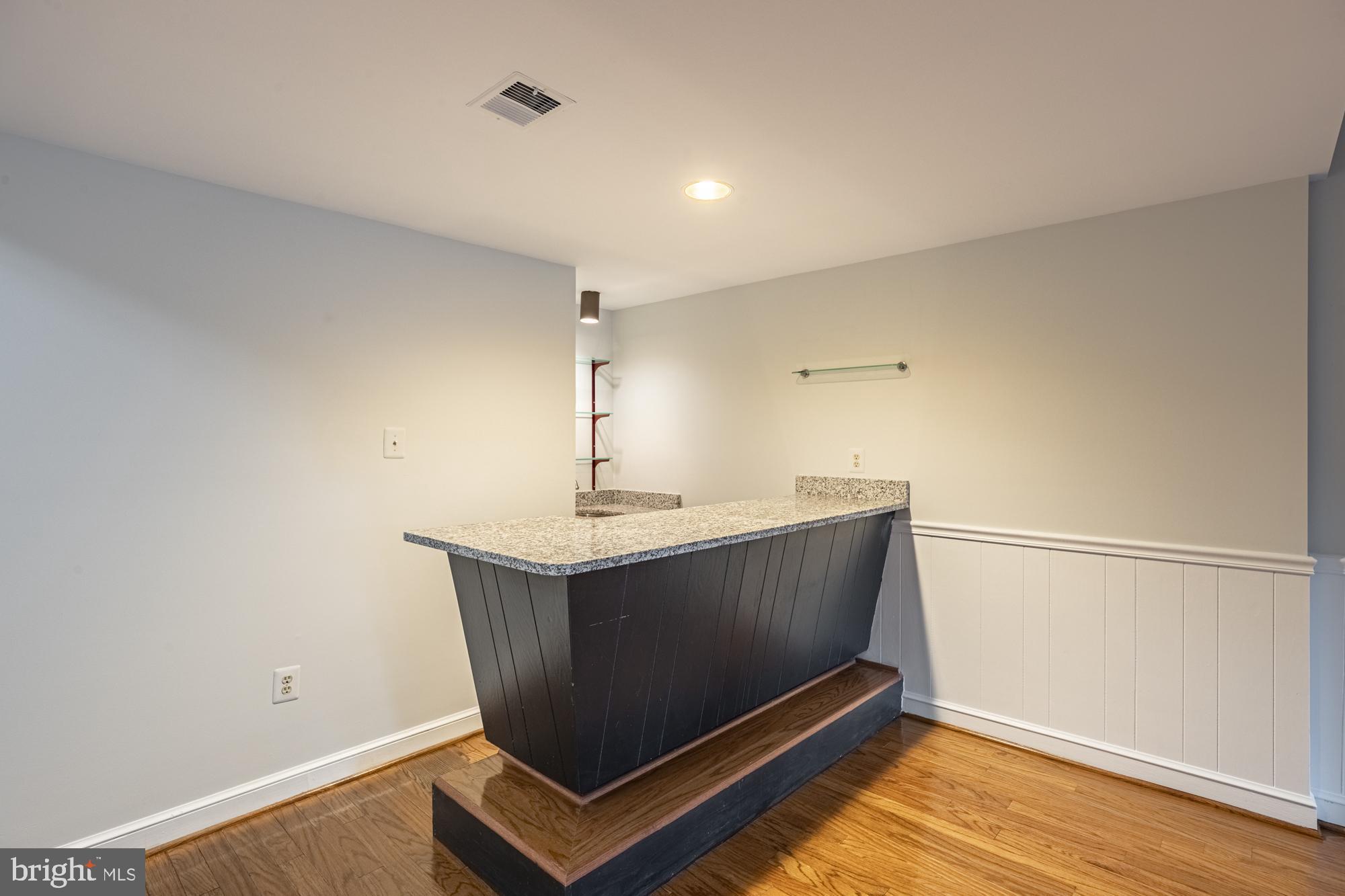 FOREST HILLS - Residential Lease