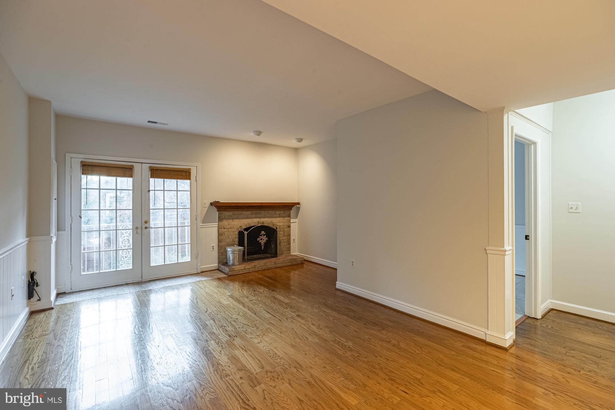 FOREST HILLS - Residential Lease