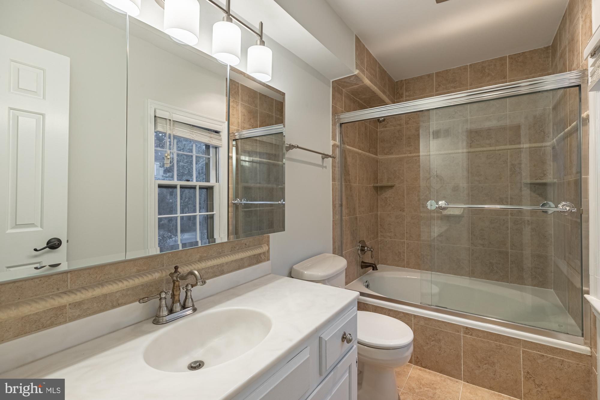 FOREST HILLS - Residential Lease