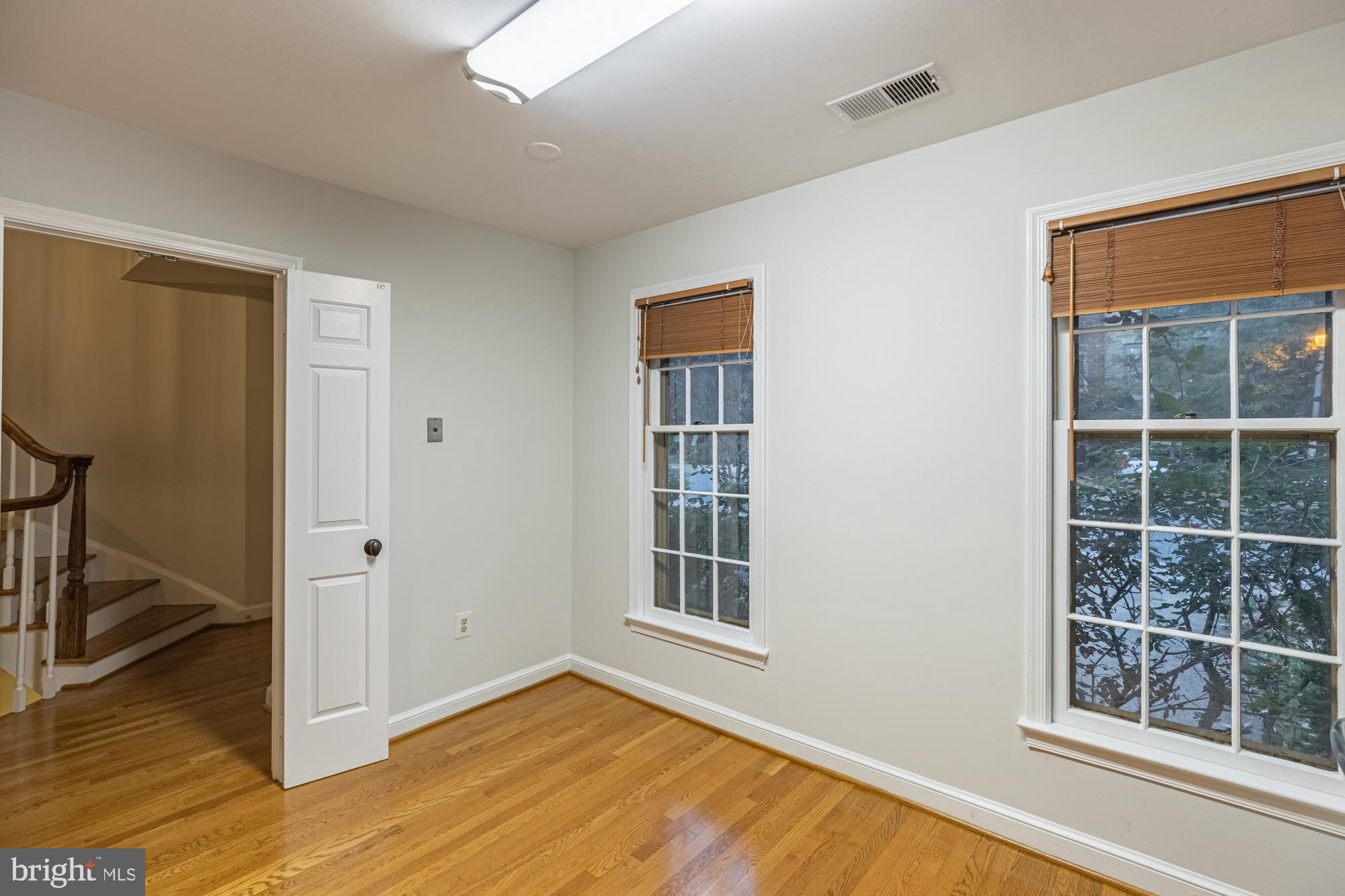 FOREST HILLS - Residential Lease