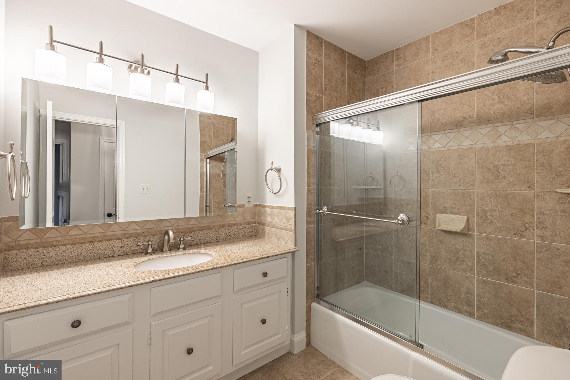 FOREST HILLS - Residential Lease