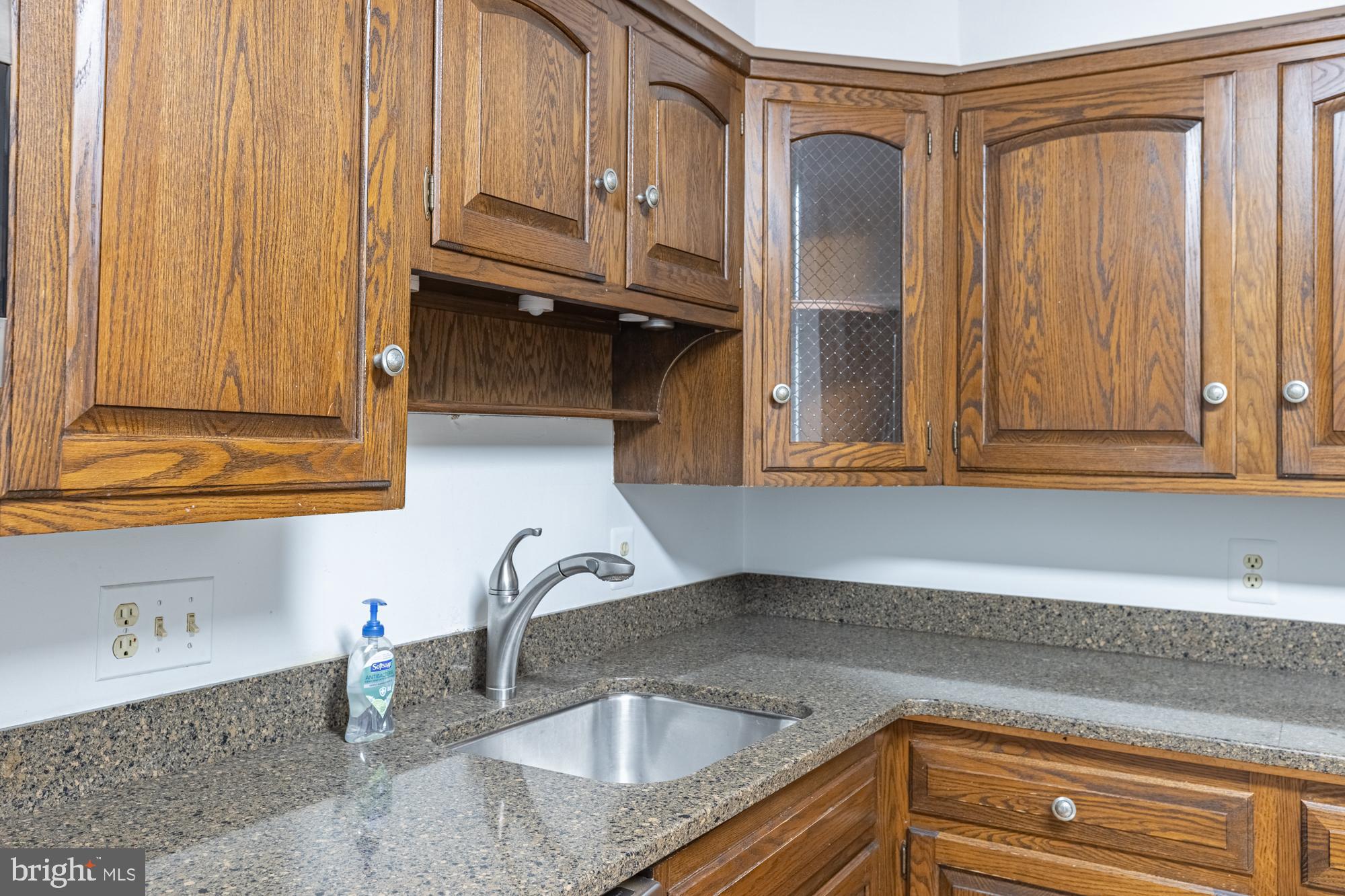 FOREST HILLS - Residential Lease