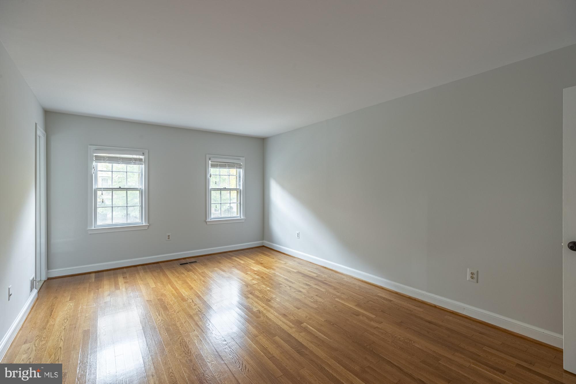 FOREST HILLS - Residential Lease