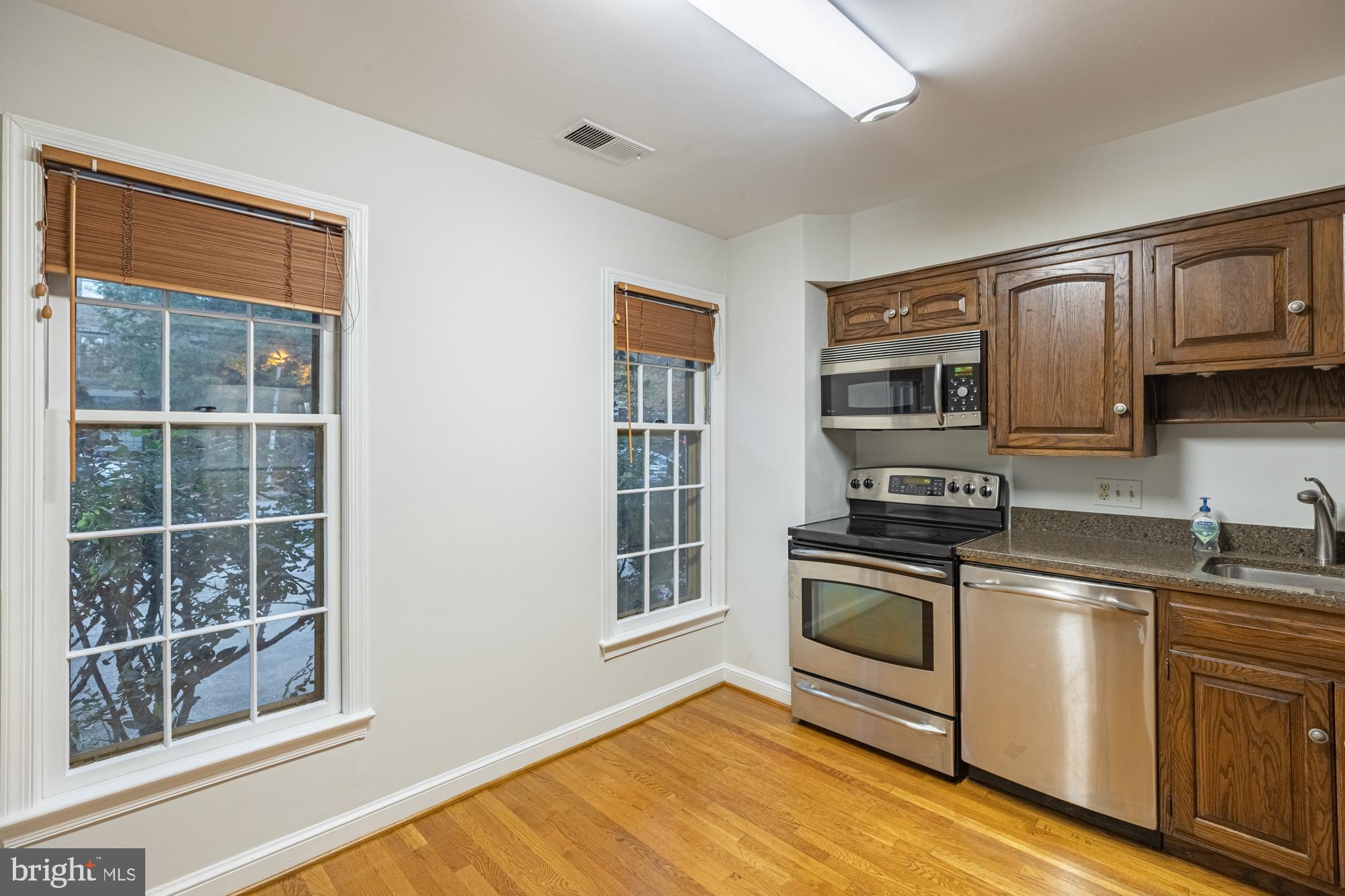 FOREST HILLS - Residential Lease