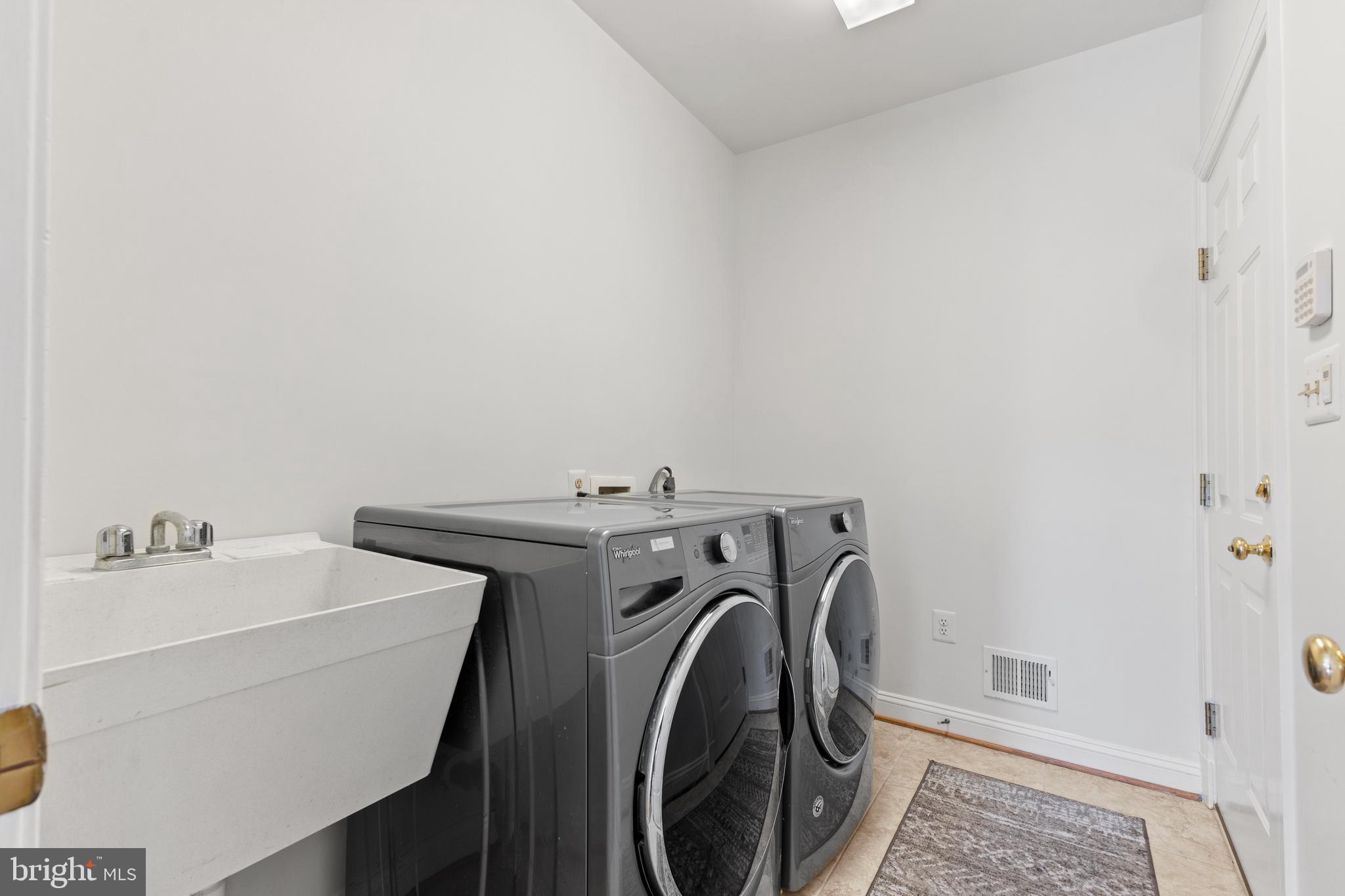 HUNTER'S MANOR - Residential