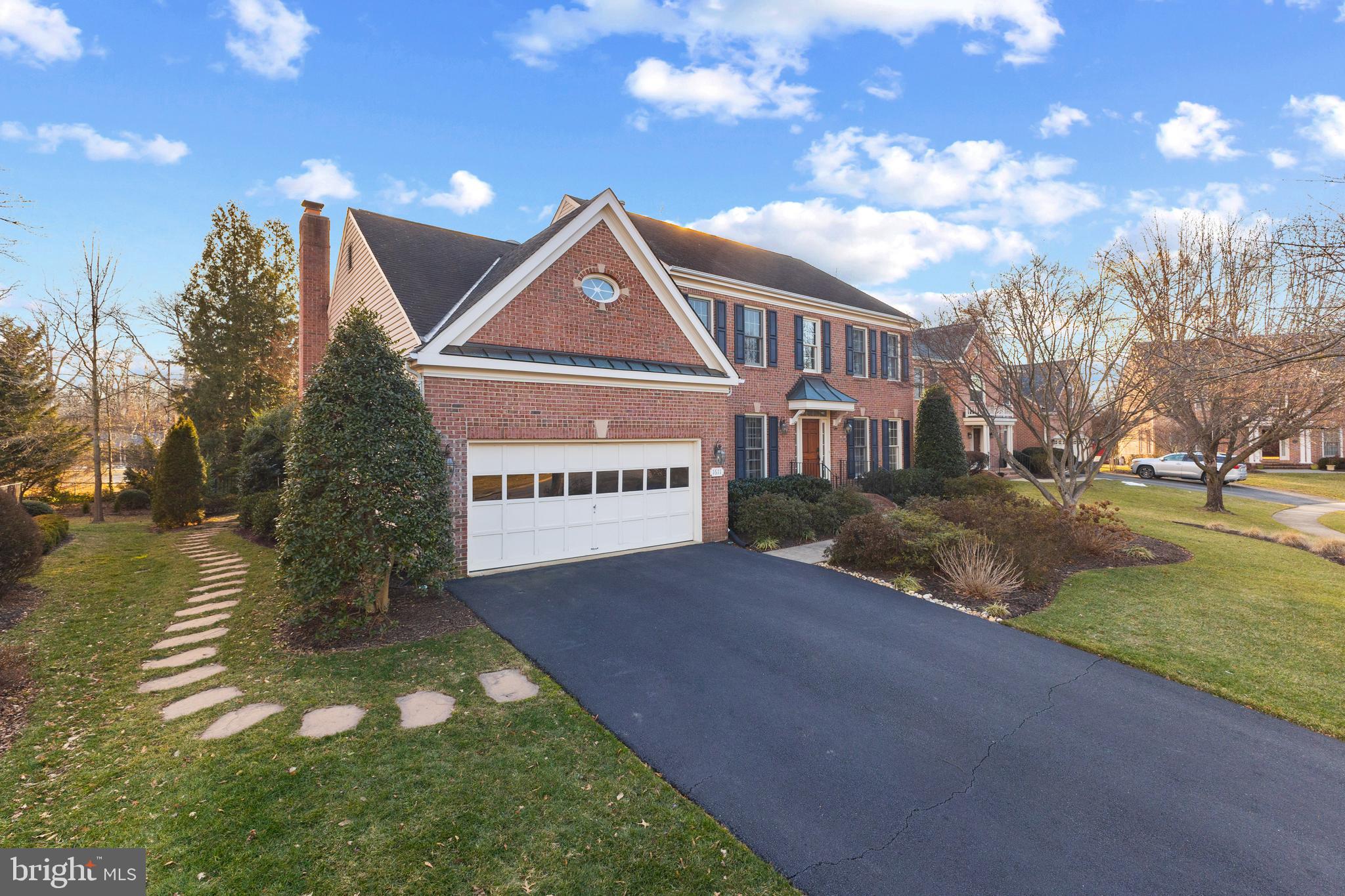 HUNTER'S MANOR - Residential